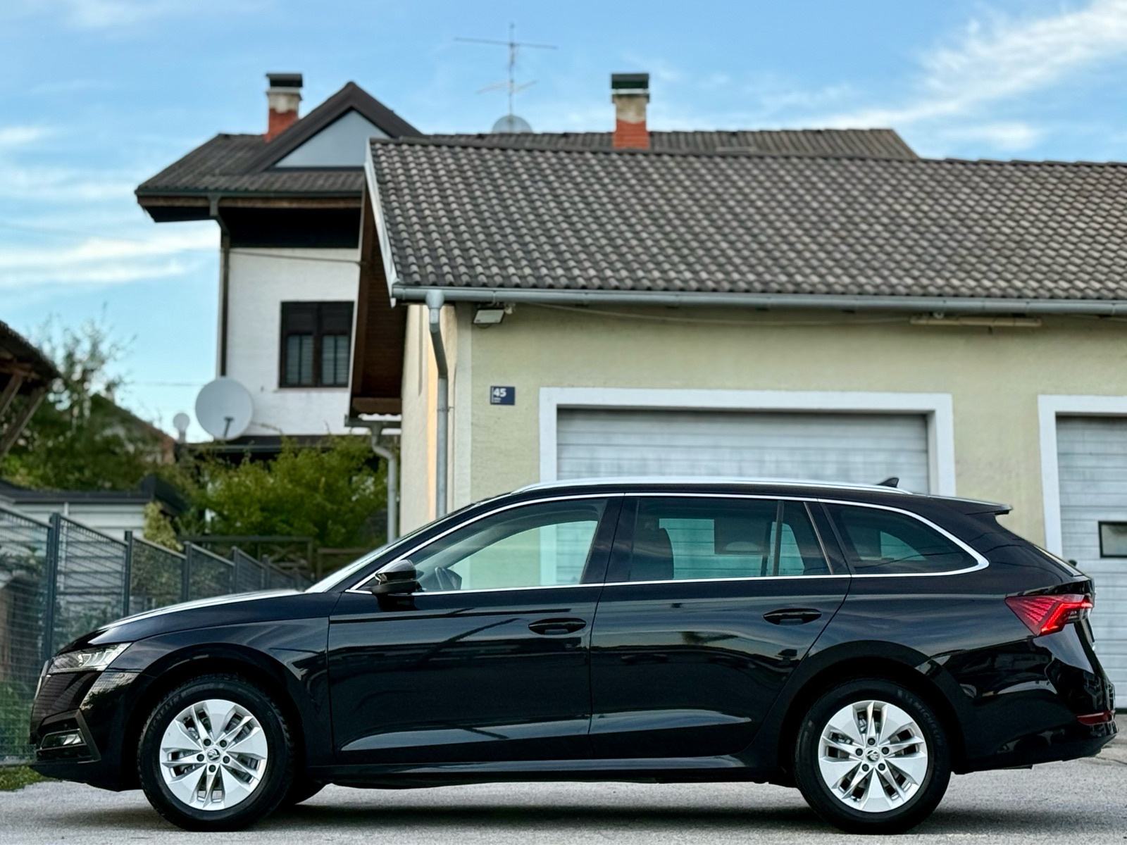 Škoda Octavia Combi 2,0 TDI *AUTOMATIK*VIRTUAL*NAVI*RADARI*VEL.SERVIS, fotografija 9