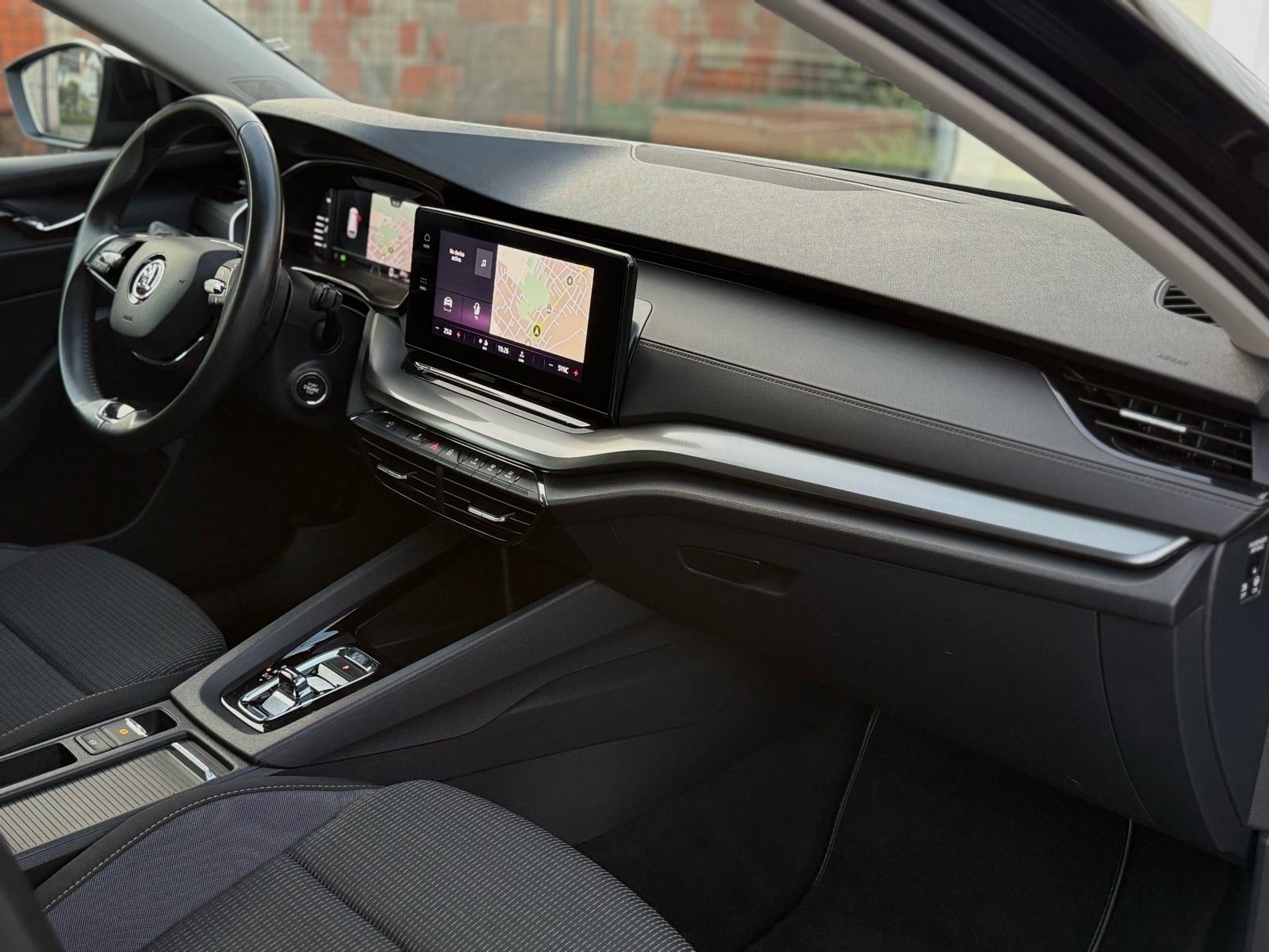 Škoda Octavia Combi 2,0 TDI *AUTOMATIK*VIRTUAL*NAVI*RADARI*VEL.SERVIS, fotografija 14