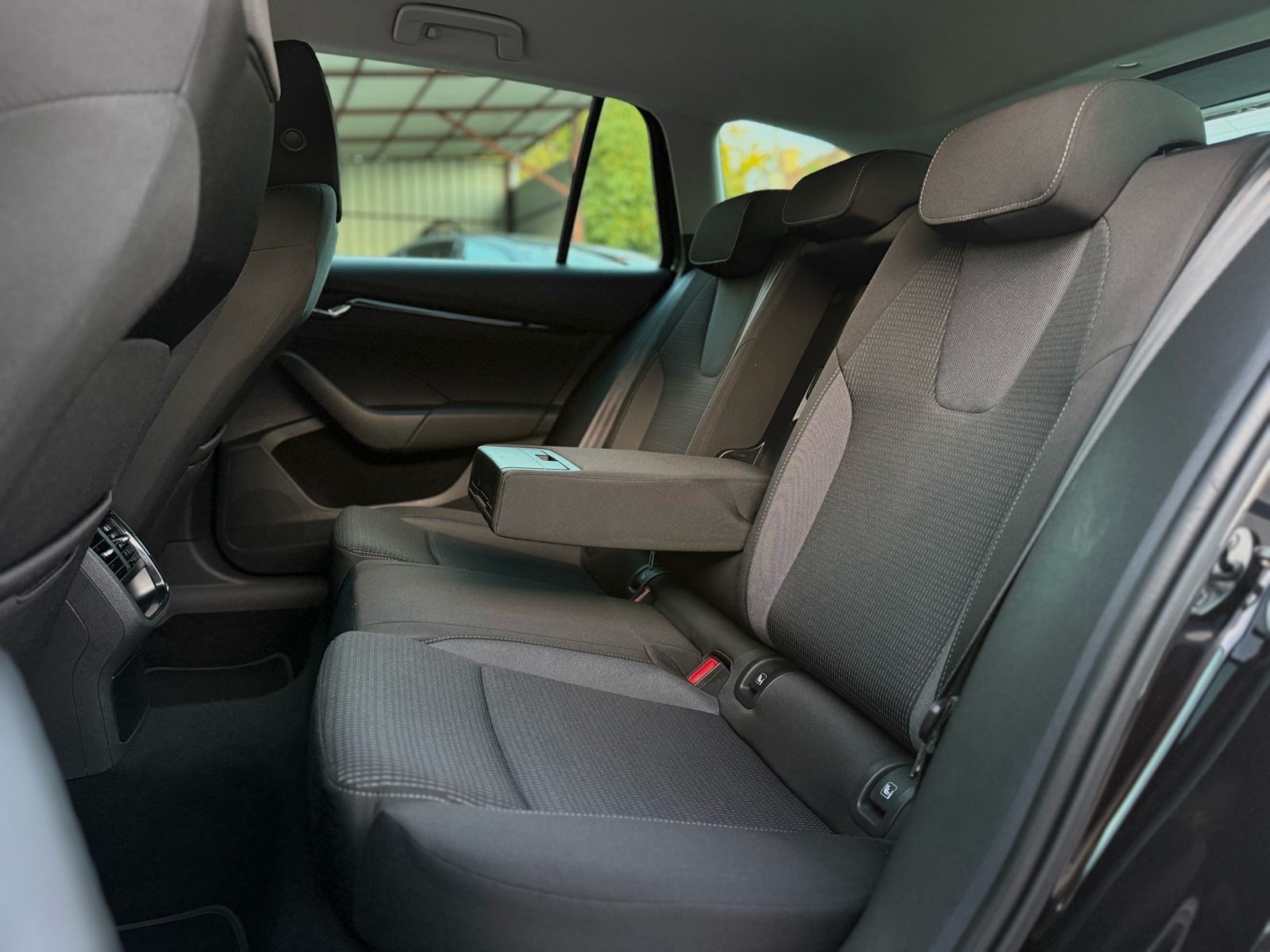 Škoda Octavia Combi 2,0 TDI *AUTOMATIK*VIRTUAL*NAVI*RADARI*VEL.SERVIS, fotografija 20