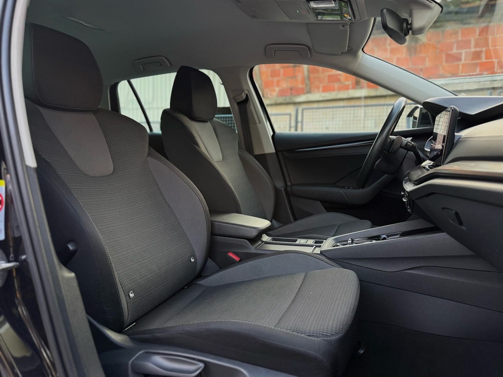 Škoda Octavia Combi 2,0 TDI *AUTOMATIK*VIRTUAL*NAVI*RADARI*VEL.SERVIS, fotografija 18