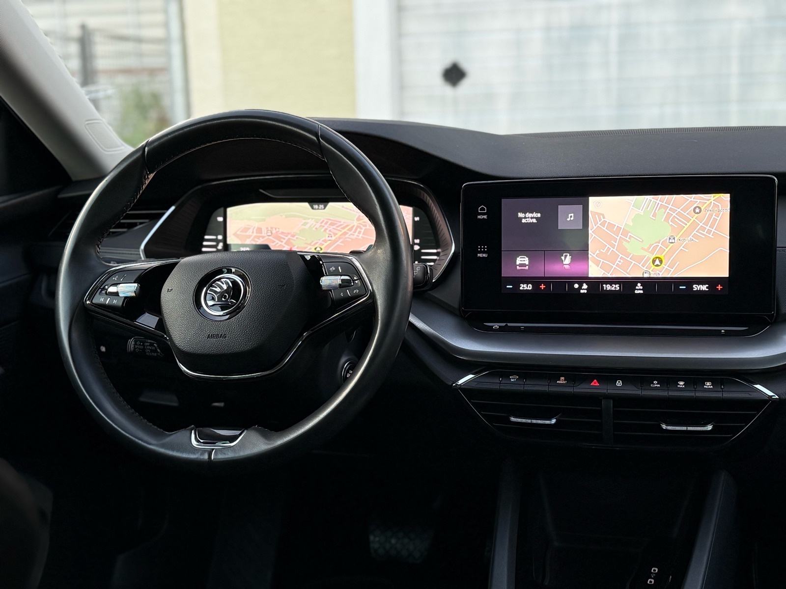 Škoda Octavia Combi 2,0 TDI *AUTOMATIK*VIRTUAL*NAVI*RADARI*VEL.SERVIS, fotografija 15