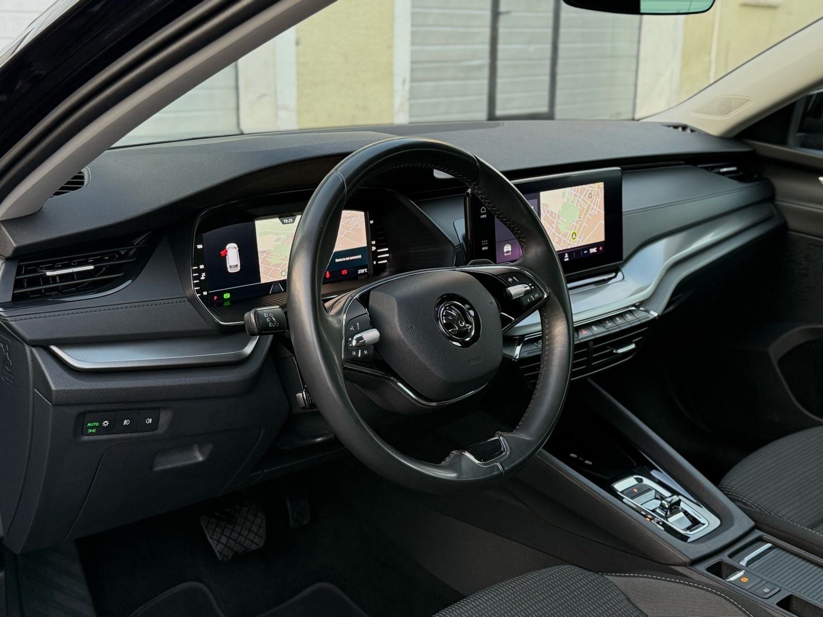Škoda Octavia Combi 2,0 TDI *AUTOMATIK*VIRTUAL*NAVI*RADARI*VEL.SERVIS, fotografija 16