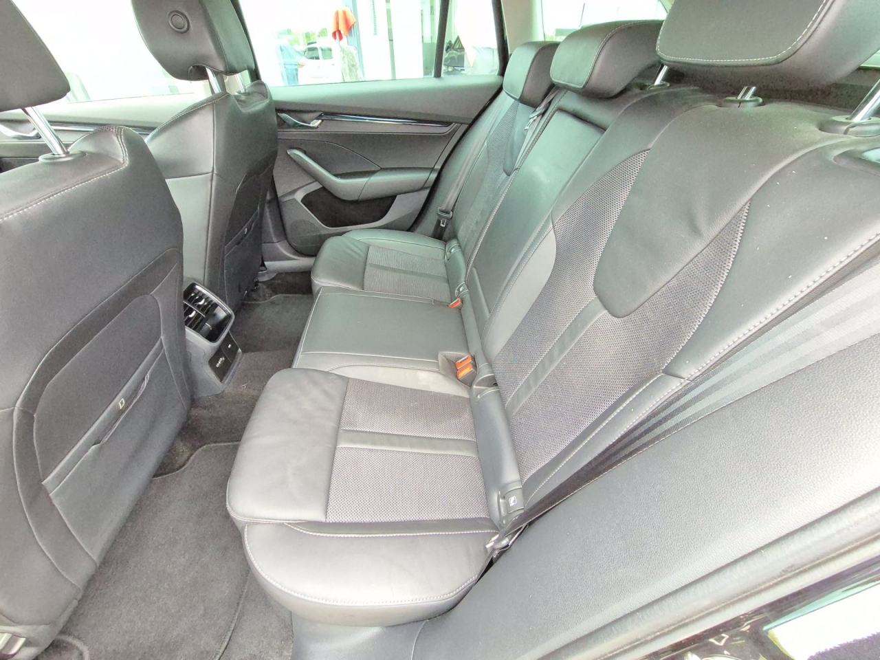 Škoda Octavia Combi 2,0 TDI DSG ALU NAVI FULL LED AMBI.LIGHT*, fotografija 14
