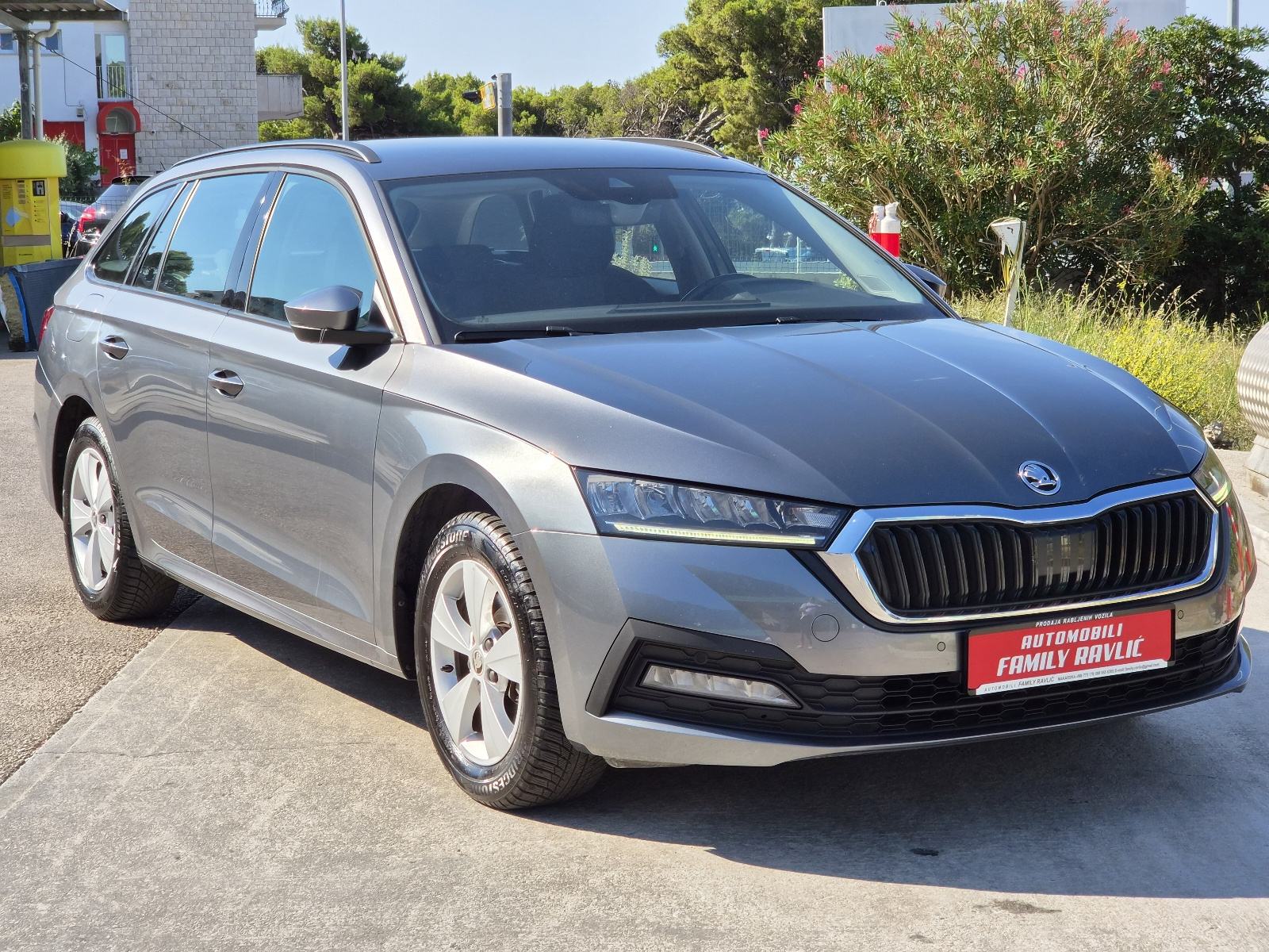 Škoda Octavia Combi 2,0 TDI DSG Ambition*Model 2023g*ACCRadar*Virtual*, fotografija 7