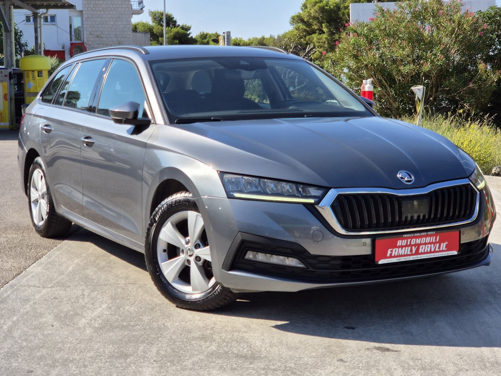Škoda Octavia Combi 2,0 TDI DSG Ambition*Model 2023g*ACCRadar*Virtual*, fotografija 5