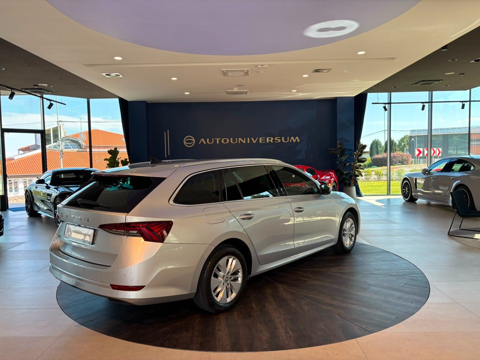 Škoda Octavia Combi 2.0 TDI DSG Ambition, fotografija 4