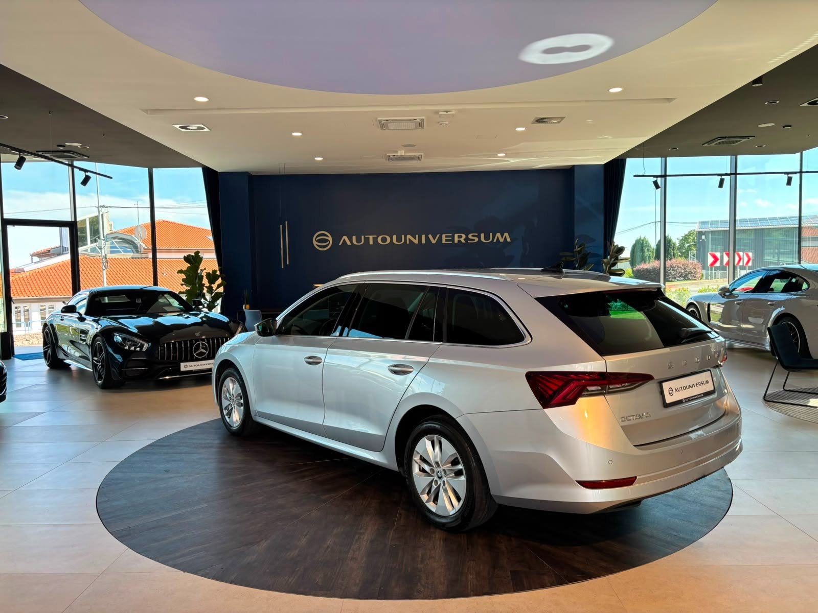 Škoda Octavia Combi 2.0 TDI DSG Ambition, fotografija 3