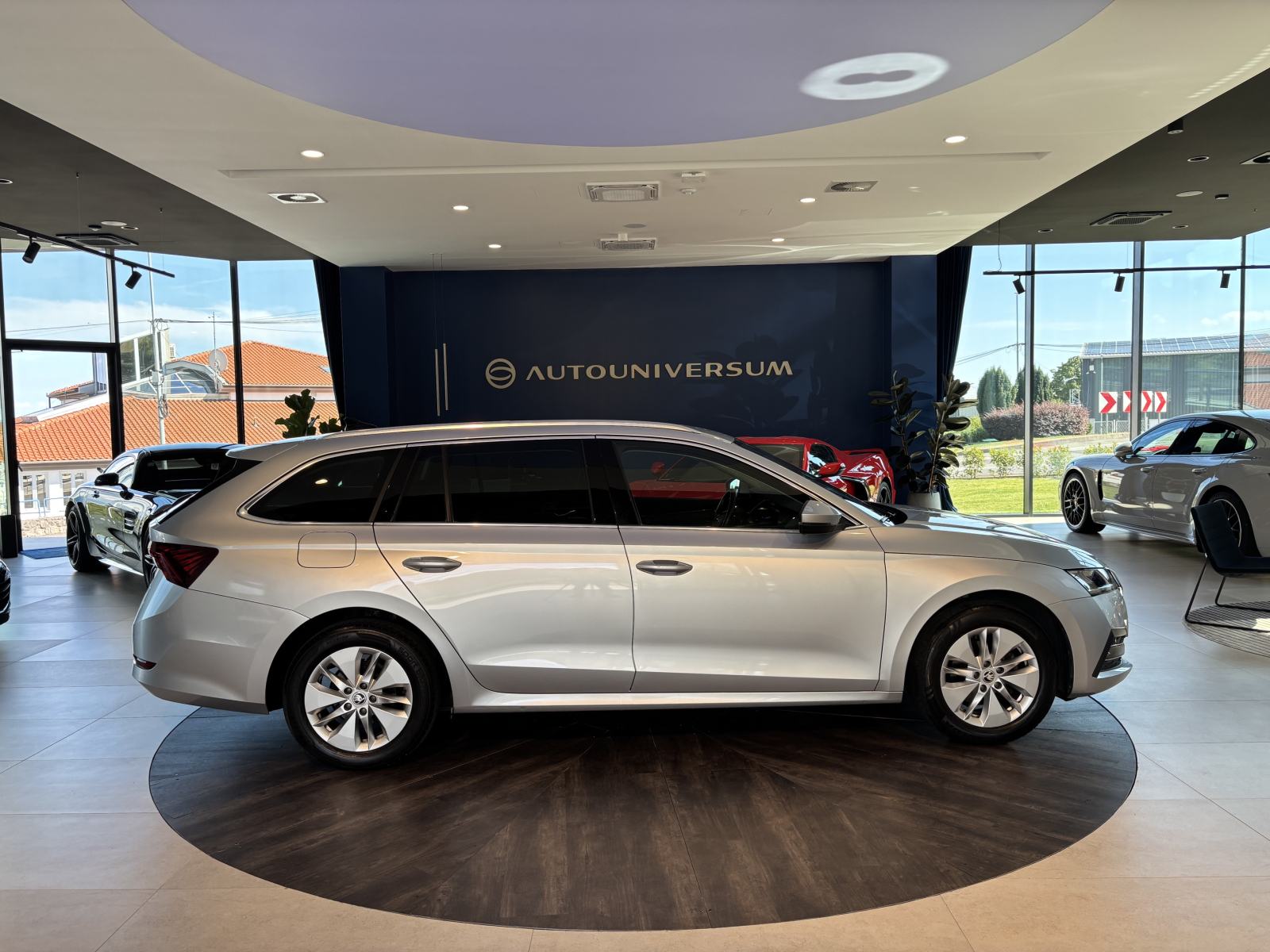 Škoda Octavia Combi 2.0 TDI DSG Ambition, fotografija 6