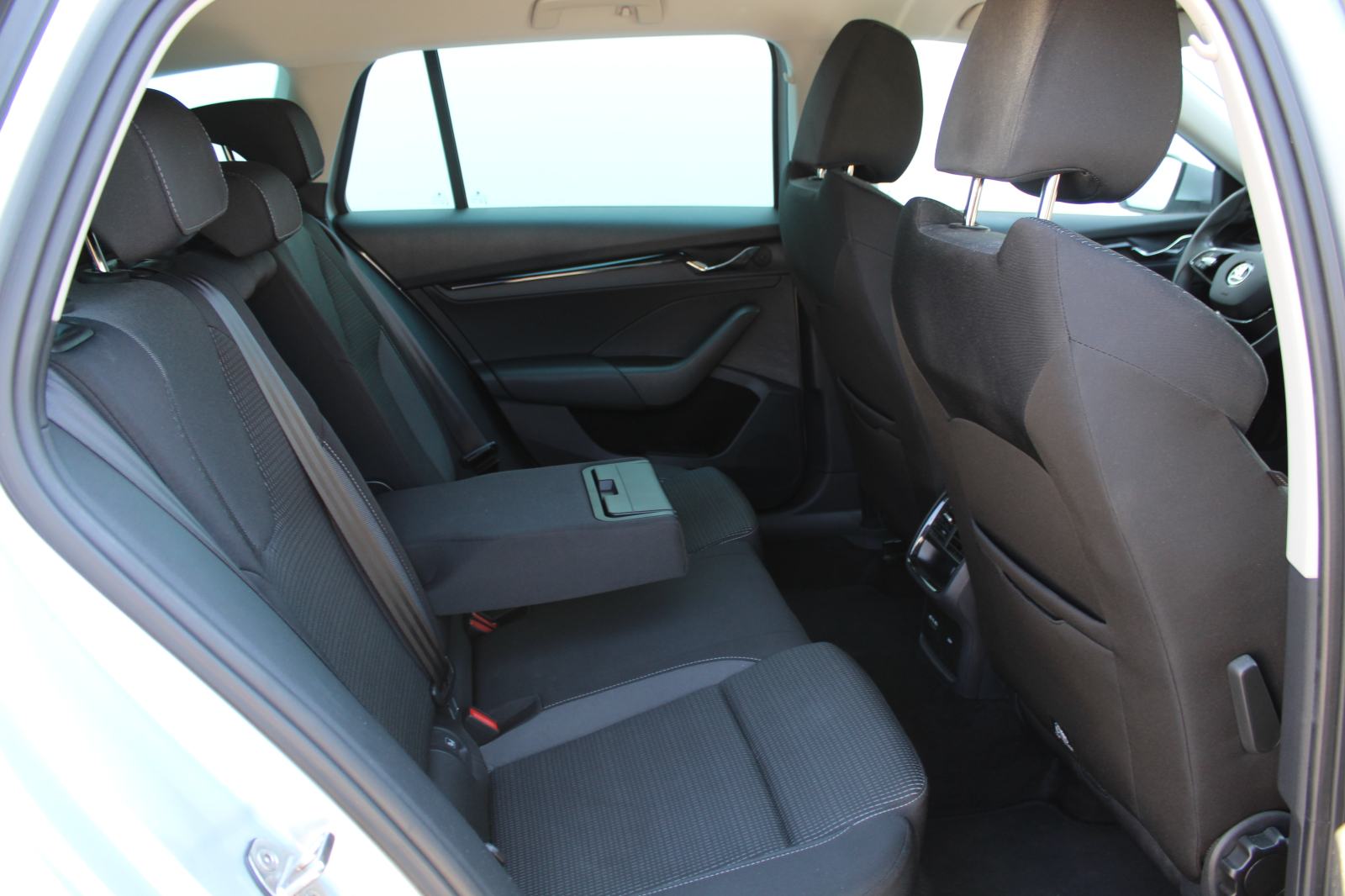 Škoda Octavia Combi 2,0 TDI DSG Ambition, fotografija 13
