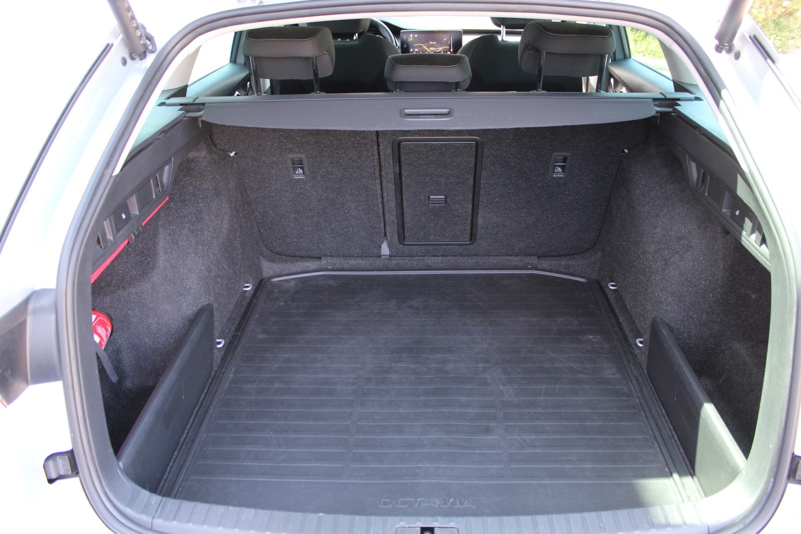 Škoda Octavia Combi 2,0 TDI DSG Ambition, fotografija 15