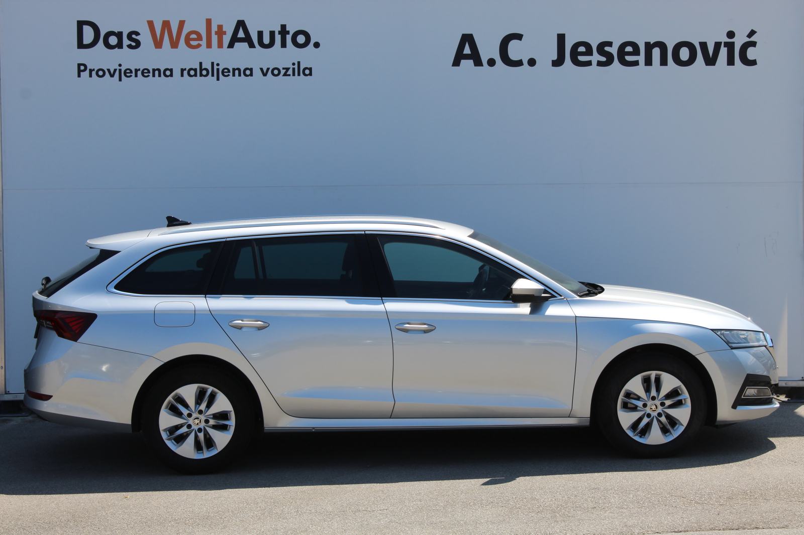 Škoda Octavia Combi 2,0 TDI DSG Ambition, fotografija 4