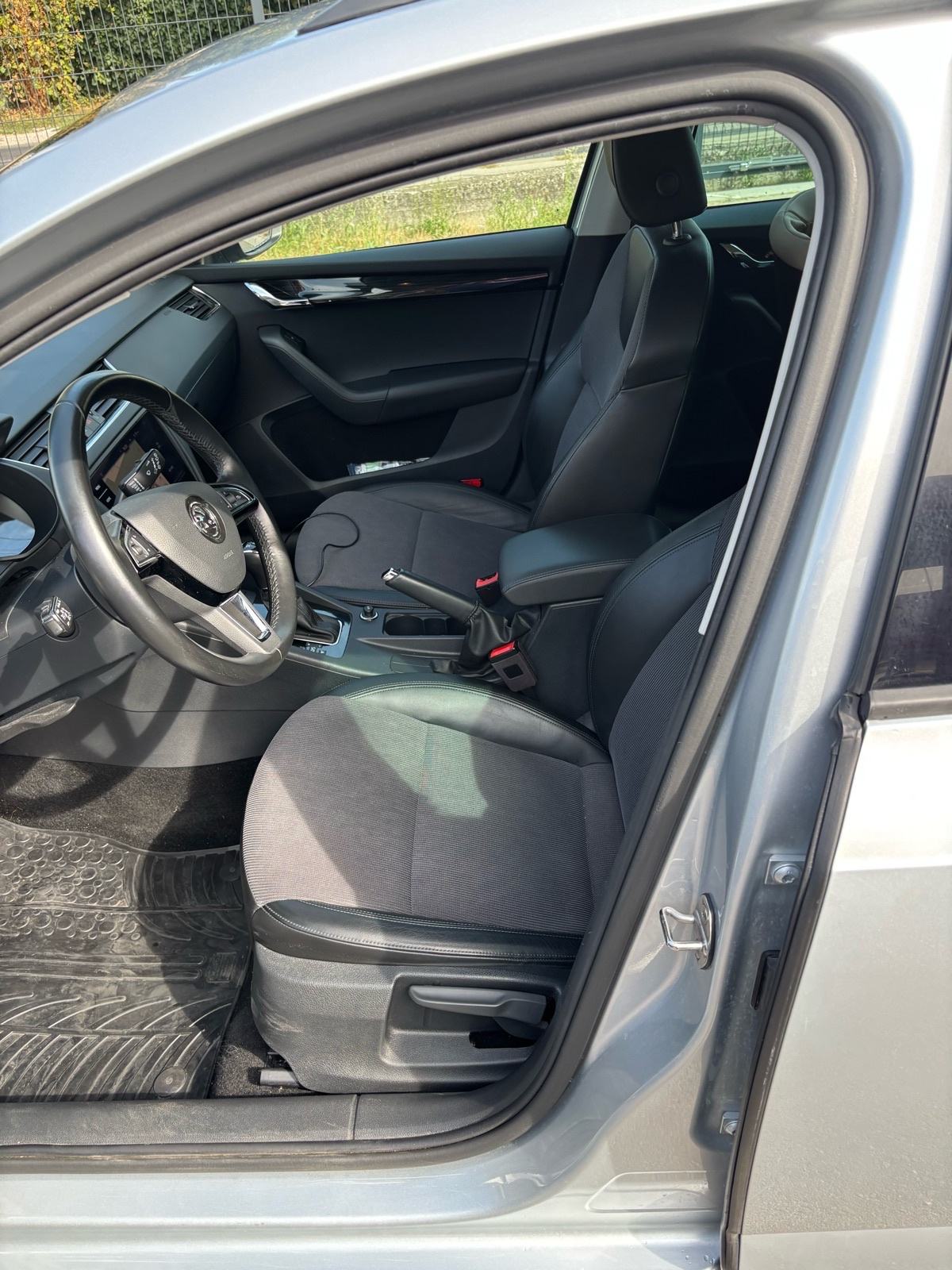 Škoda Octavia Combi 2,0 TDI DSG automatik, fotografija 8