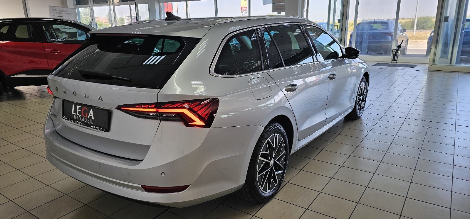 Škoda Octavia Combi 2,0 TDI DSG,EXECUTIVE,LEASING DO 8g.BEZ UČEŠĆA, fotografija 4