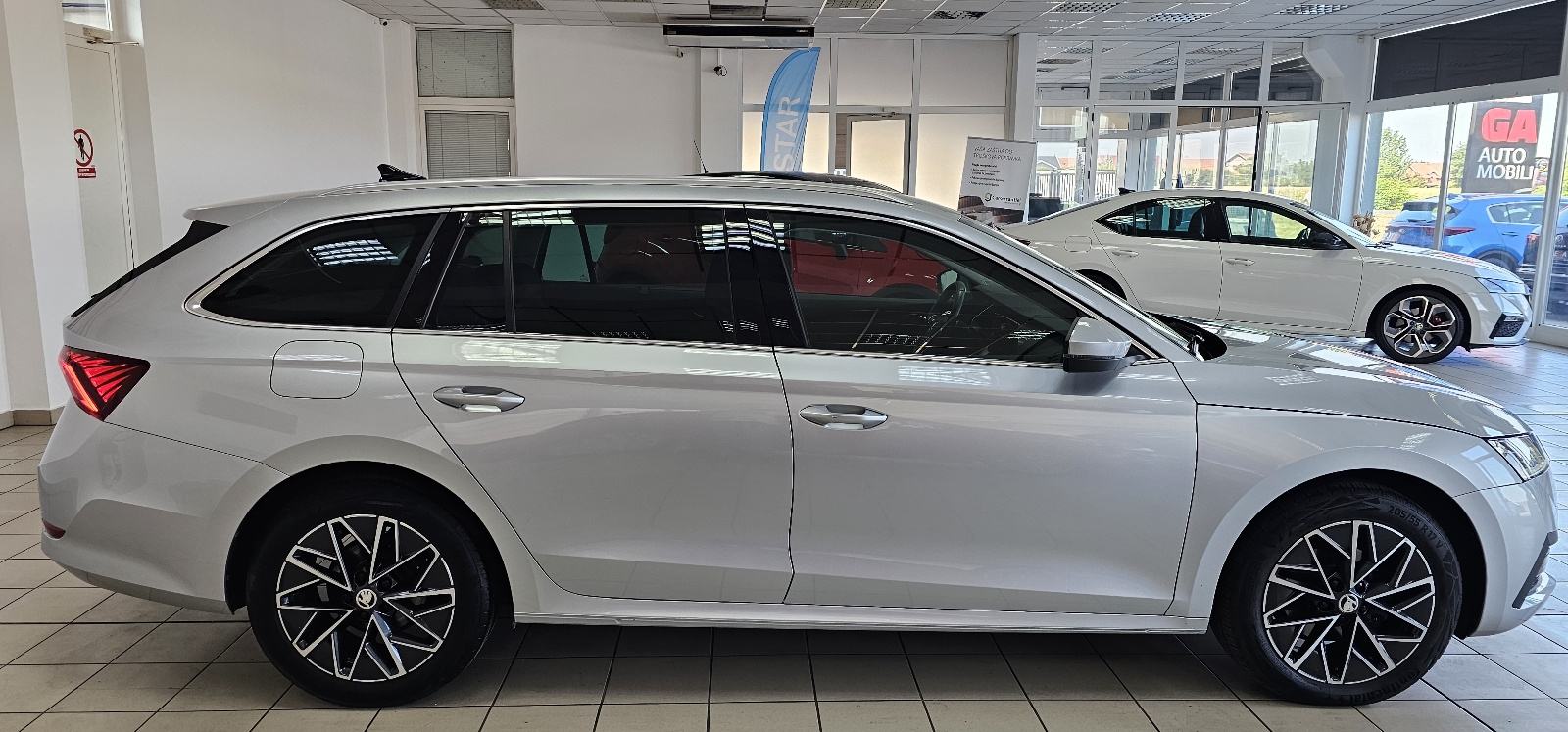 Škoda Octavia Combi 2,0 TDI DSG,EXECUTIVE,LEASING DO 8g.BEZ UČEŠĆA, fotografija 5