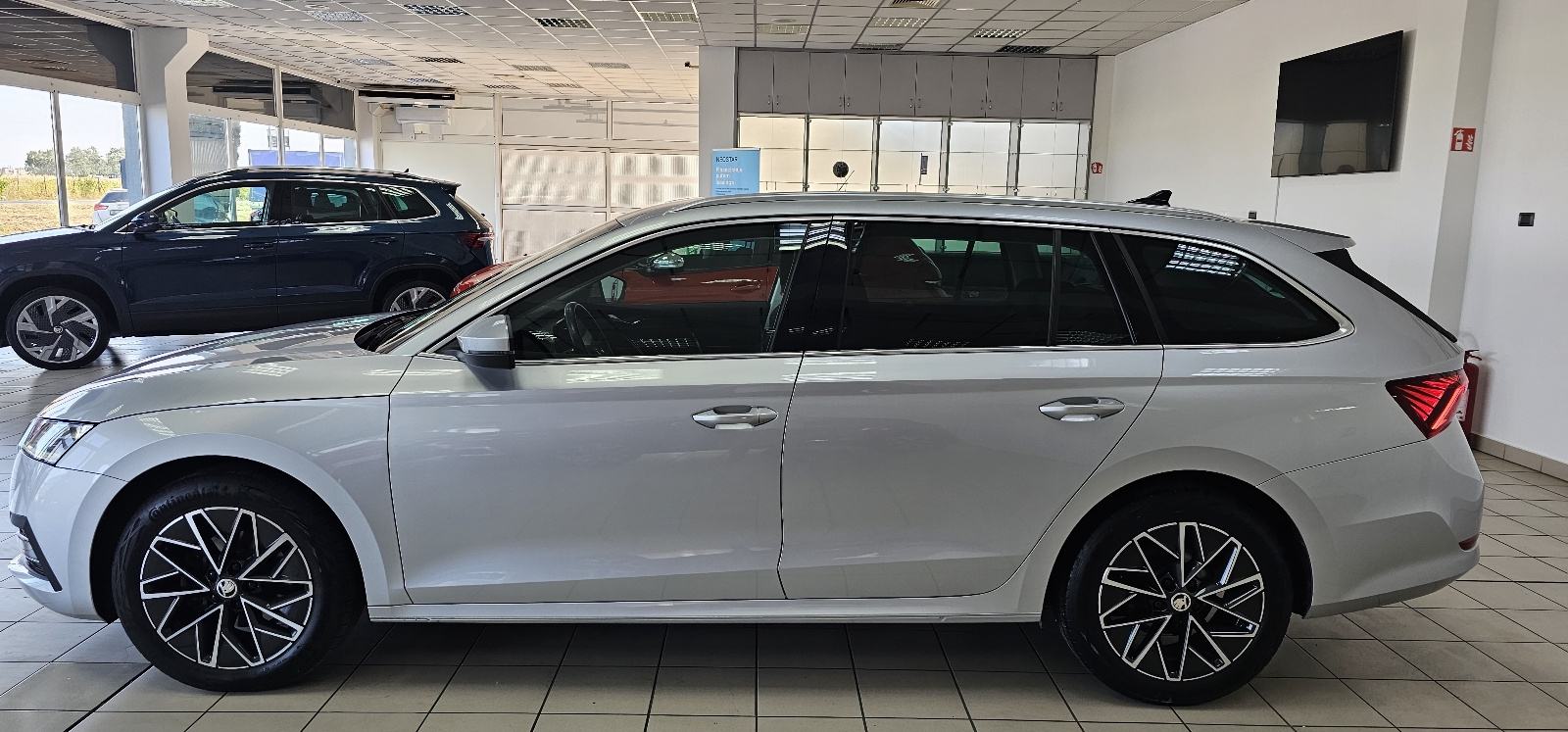 Škoda Octavia Combi 2,0 TDI DSG,EXECUTIVE,LEASING DO 8g.BEZ UČEŠĆA, fotografija 6