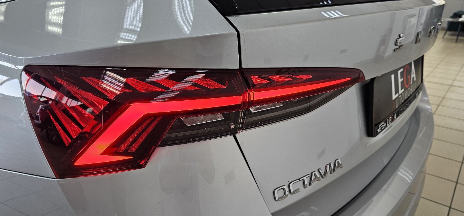 Škoda Octavia Combi 2,0 TDI DSG,EXECUTIVE,LEASING DO 8g.BEZ UČEŠĆA, fotografija 10