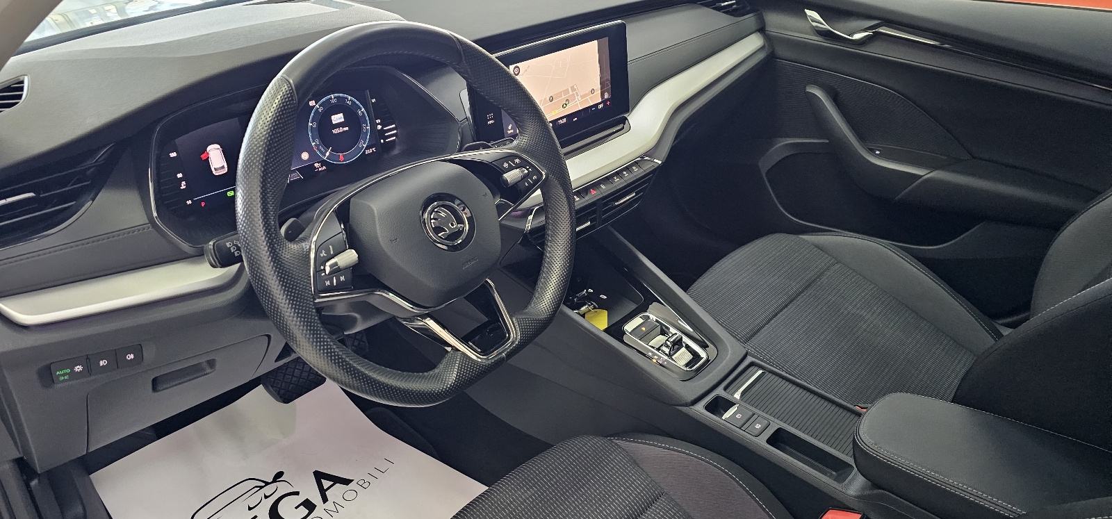 Škoda Octavia Combi 2,0 TDI DSG,EXECUTIVE,LEASING DO 8g.BEZ UČEŠĆA, fotografija 12