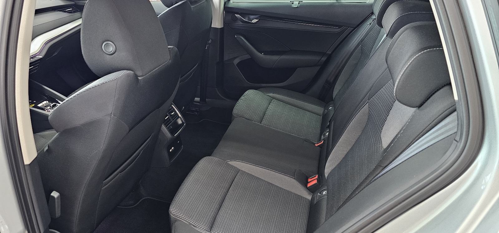 Škoda Octavia Combi 2,0 TDI DSG,EXECUTIVE,LEASING DO 8g.BEZ UČEŠĆA, fotografija 13