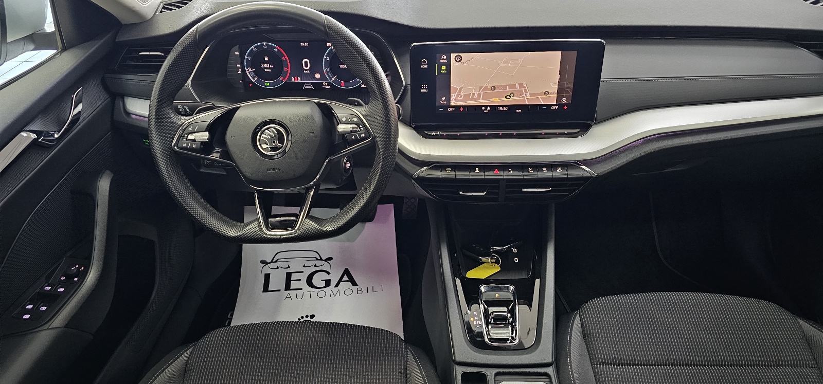 Škoda Octavia Combi 2,0 TDI DSG,EXECUTIVE,LEASING DO 8g.BEZ UČEŠĆA, fotografija 16