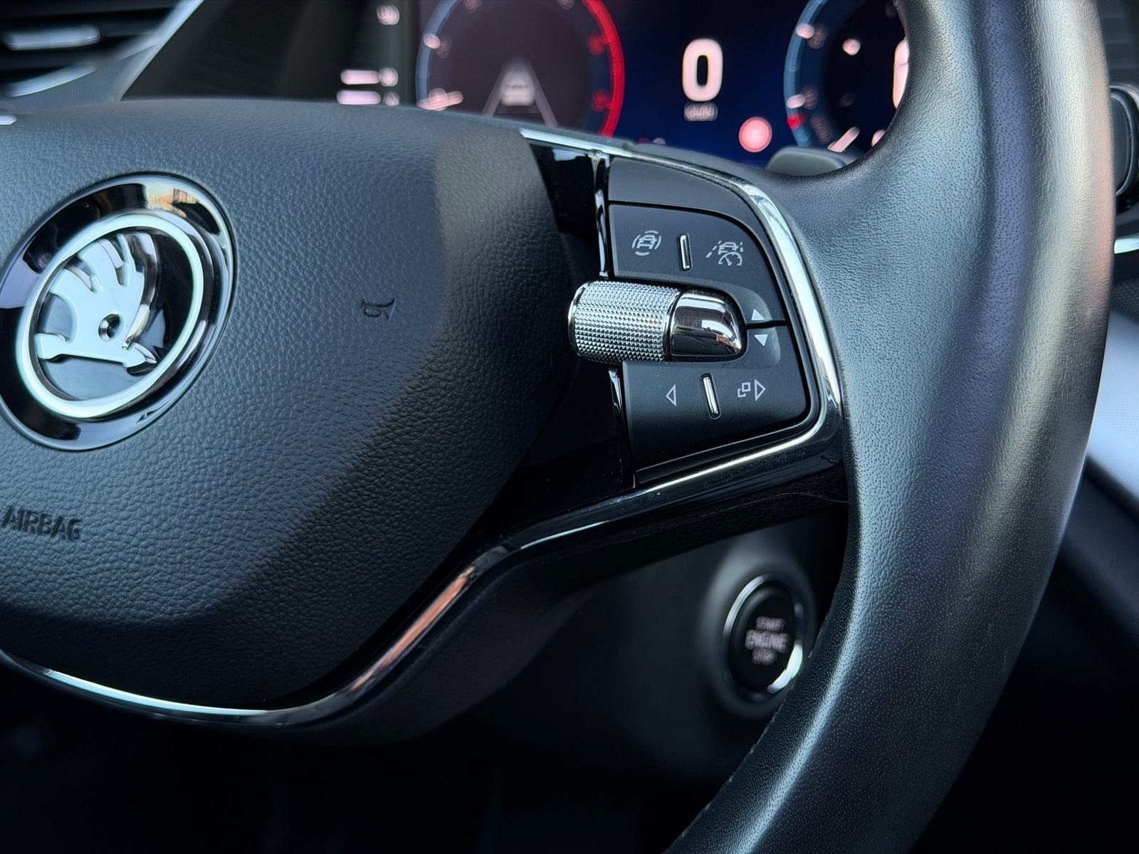 ŠKODA OCTAVIA COMBI 2,0 TDI DSG, FIRST EDITION, PANORAMA,VELIKI SERVIS, fotografija 20