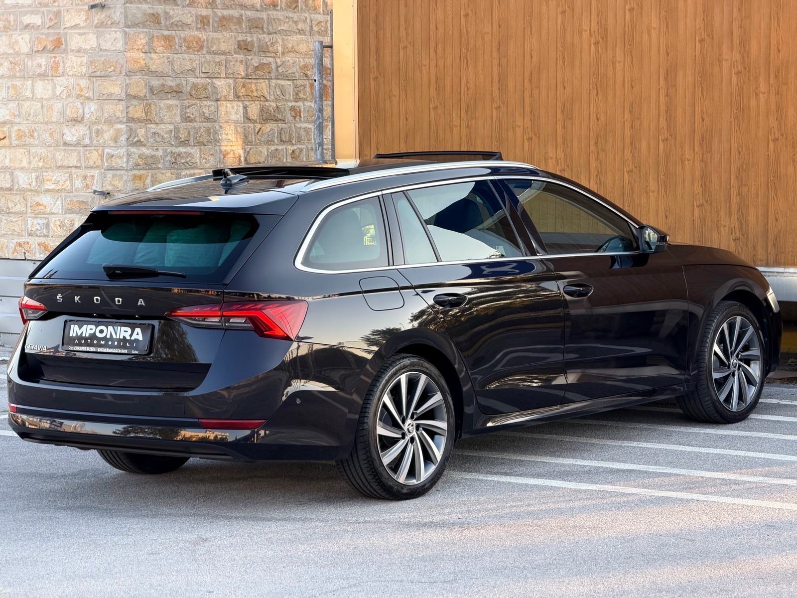 ŠKODA OCTAVIA COMBI 2,0 TDI DSG, FIRST EDITION, PANORAMA,VELIKI SERVIS, fotografija 8