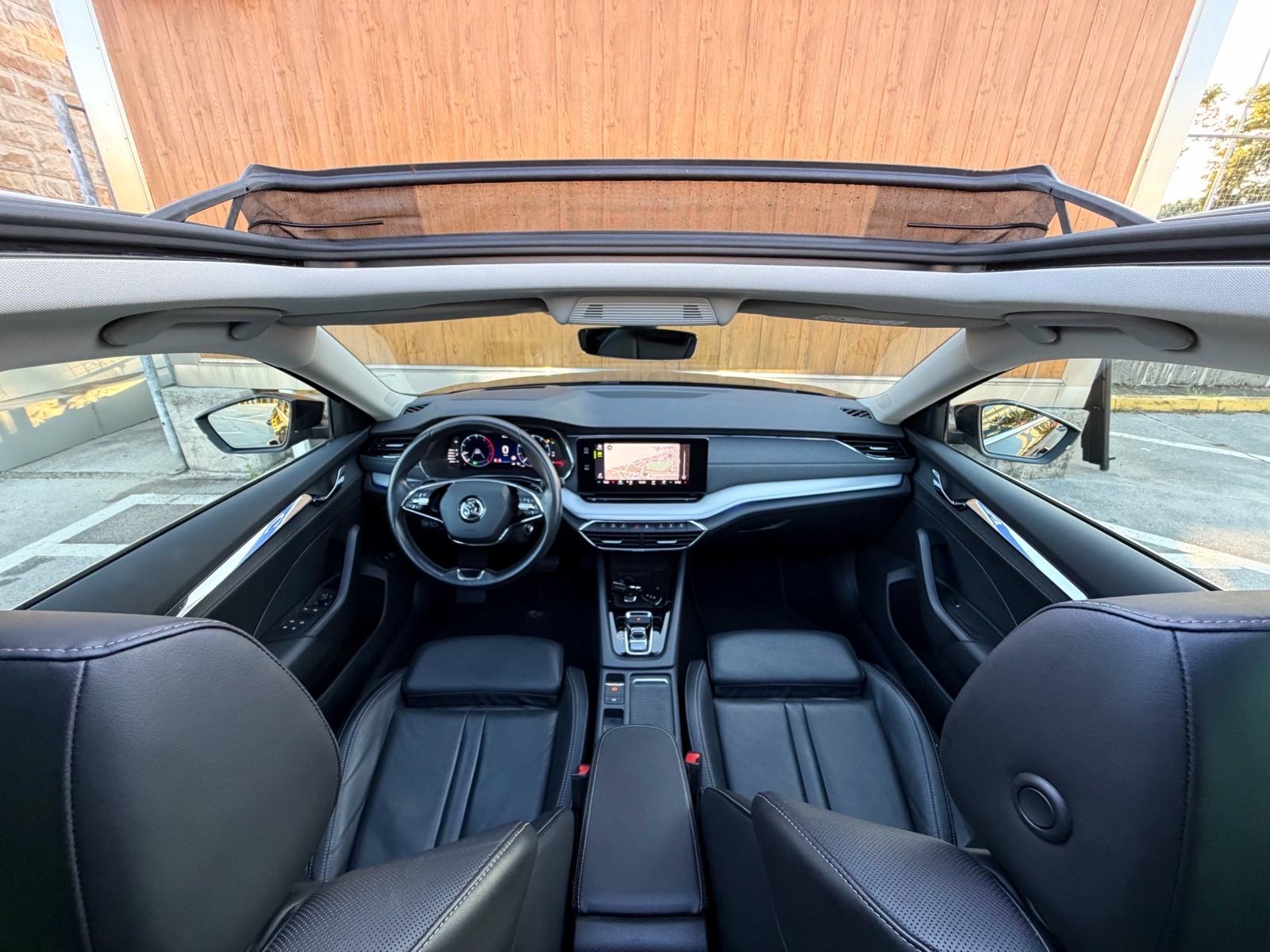 ŠKODA OCTAVIA COMBI 2,0 TDI DSG, FIRST EDITION, PANORAMA,VELIKI SERVIS, fotografija 13