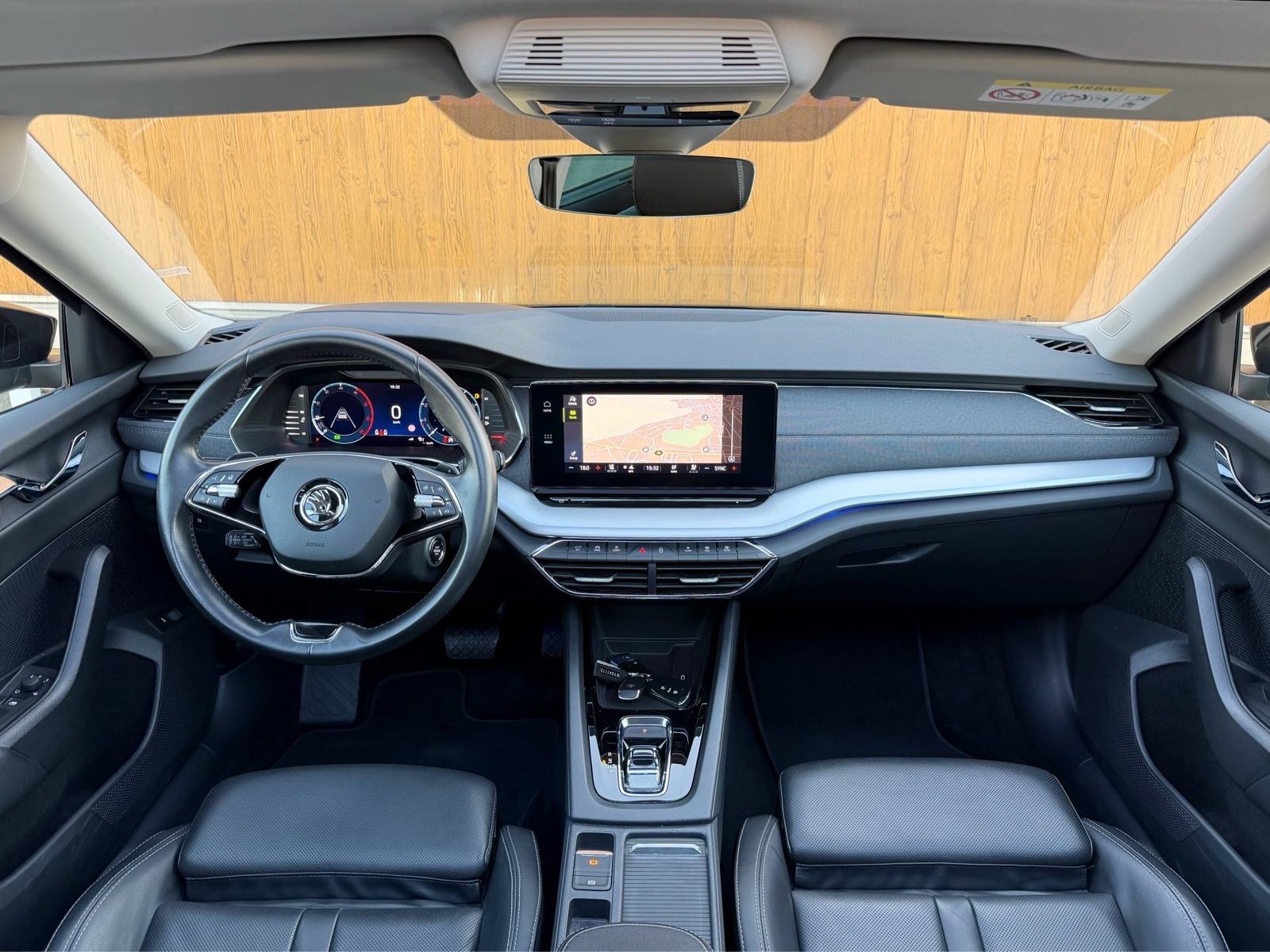 ŠKODA OCTAVIA COMBI 2,0 TDI DSG, FIRST EDITION, PANORAMA,VELIKI SERVIS, fotografija 12
