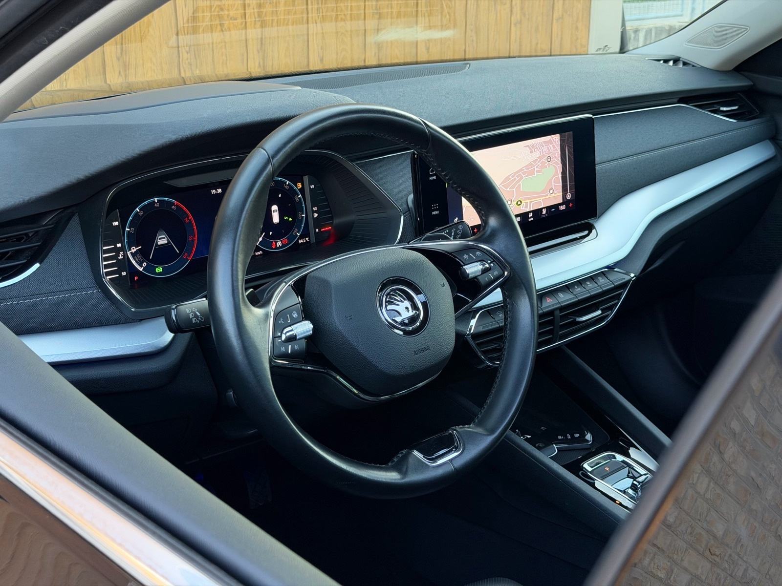 ŠKODA OCTAVIA COMBI 2,0 TDI DSG, FIRST EDITION, PANORAMA,VELIKI SERVIS, fotografija 17