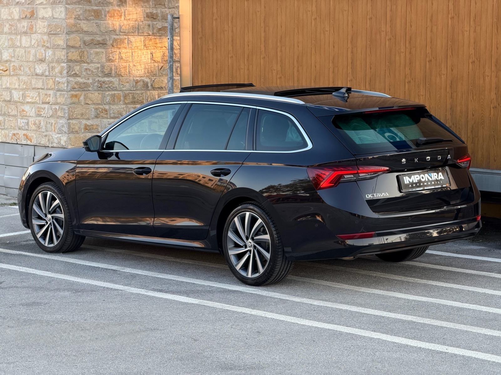 ŠKODA OCTAVIA COMBI 2,0 TDI DSG, FIRST EDITION, PANORAMA,VELIKI SERVIS, fotografija 6