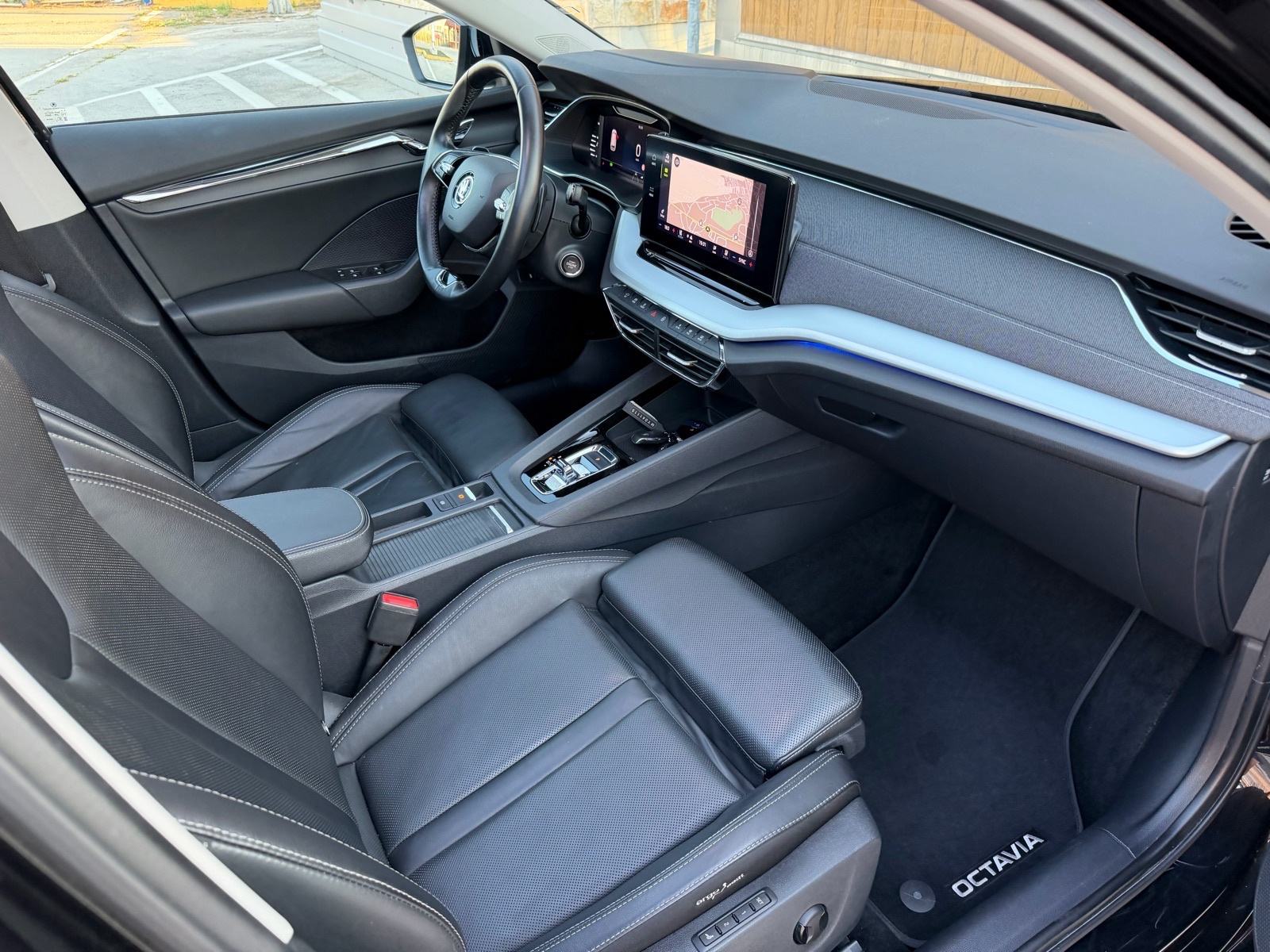 ŠKODA OCTAVIA COMBI 2,0 TDI DSG, FIRST EDITION, PANORAMA,VELIKI SERVIS, fotografija 14