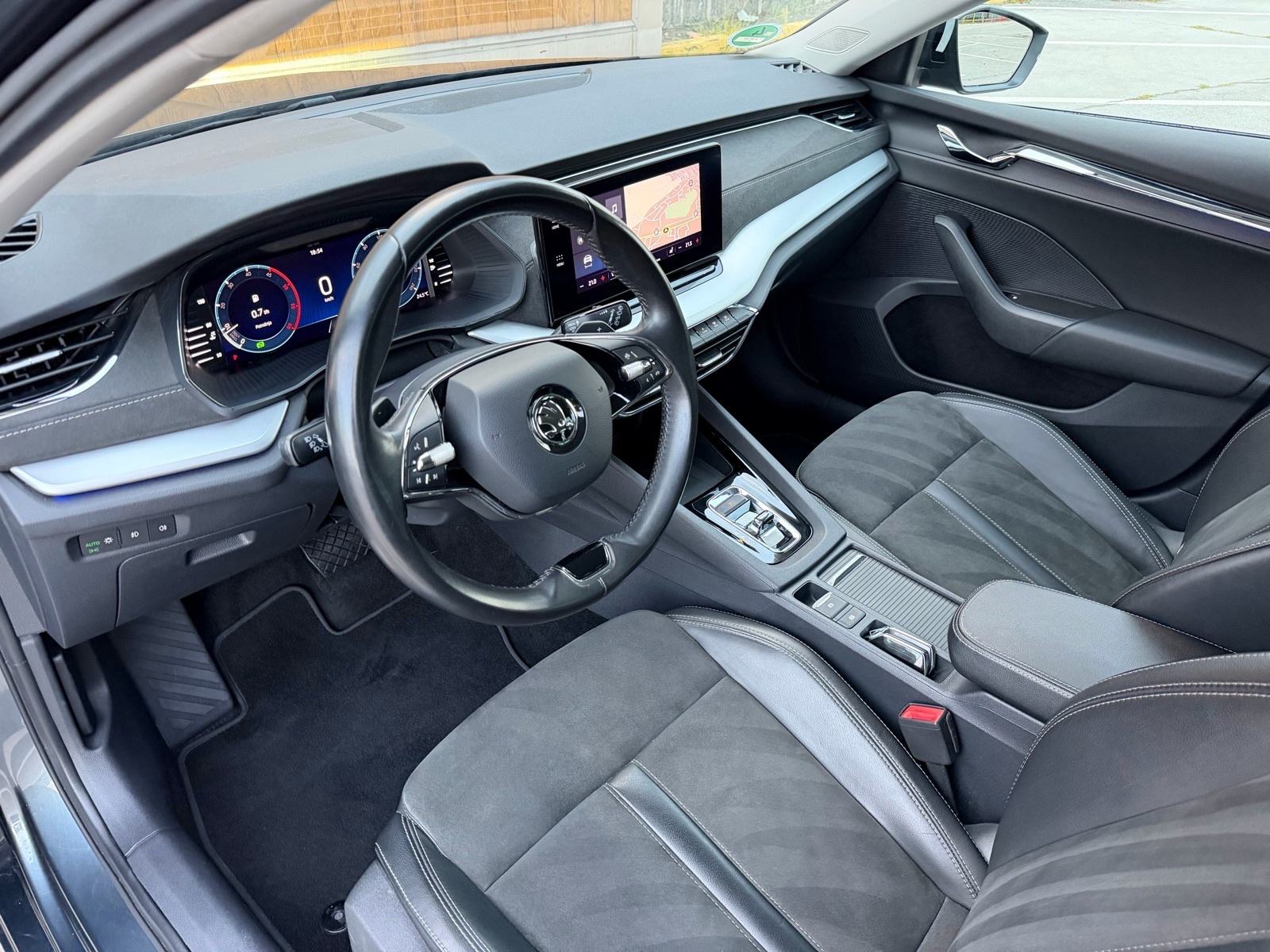 ŠKODA OCTAVIA COMBI 2,0 TDI DSG, FIRST EDITION, fotografija 12