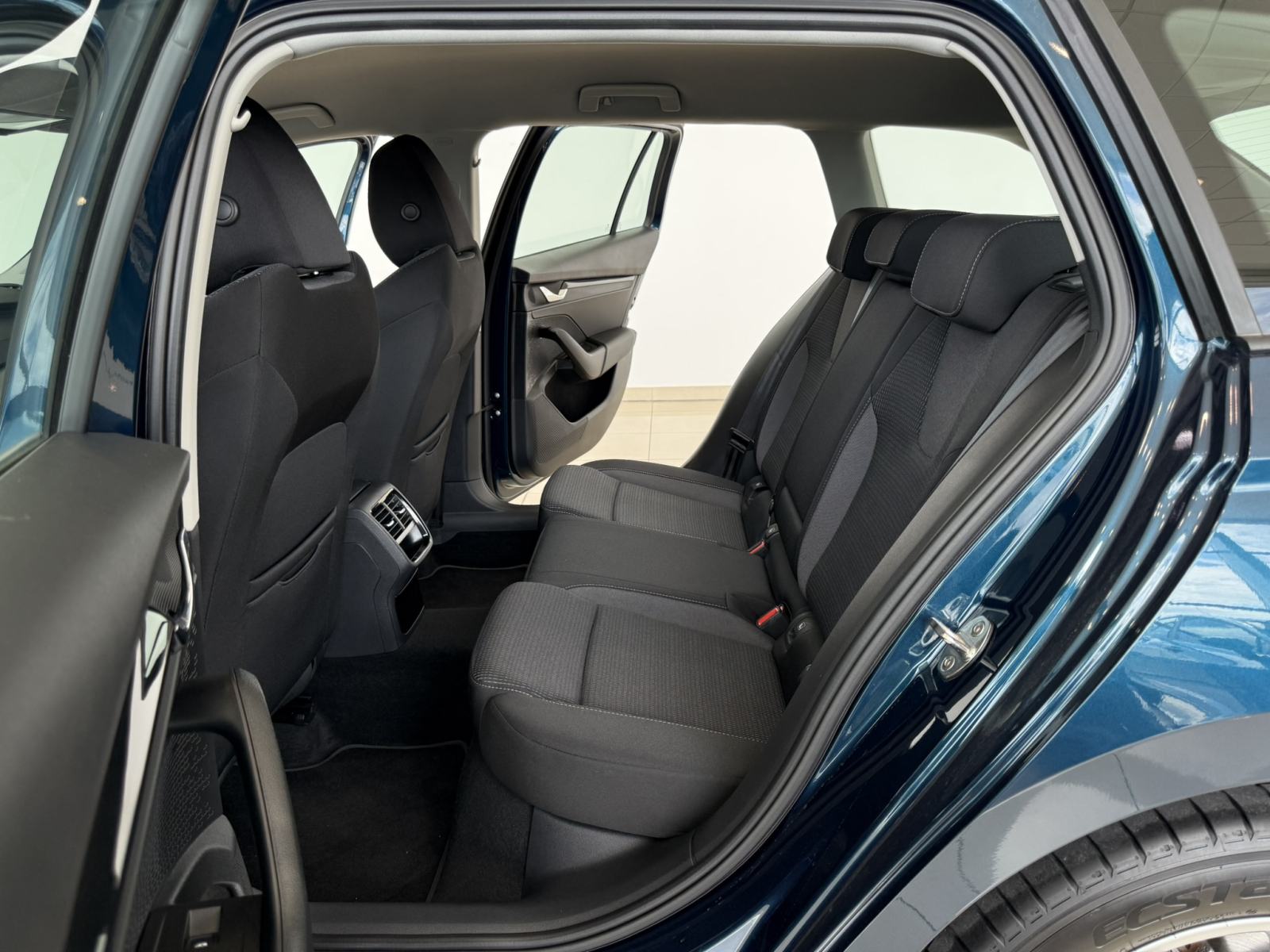 Škoda Octavia Combi 2.0 TDi DSG⭐️49.600km⭐️PDV⭐️KEYLESS⭐️GARANCIJA, fotografija 15