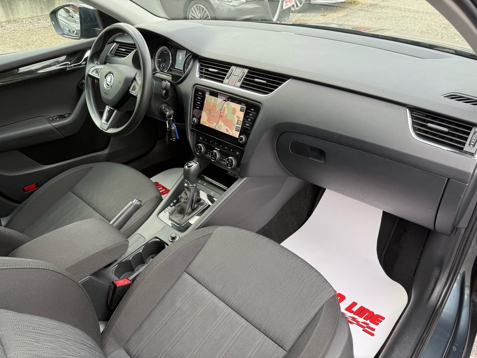 Škoda Octavia Combi 2.0 TDI DSG // LED, NAVI, 1.Vlasnik, 136.000 km, fotografija 9