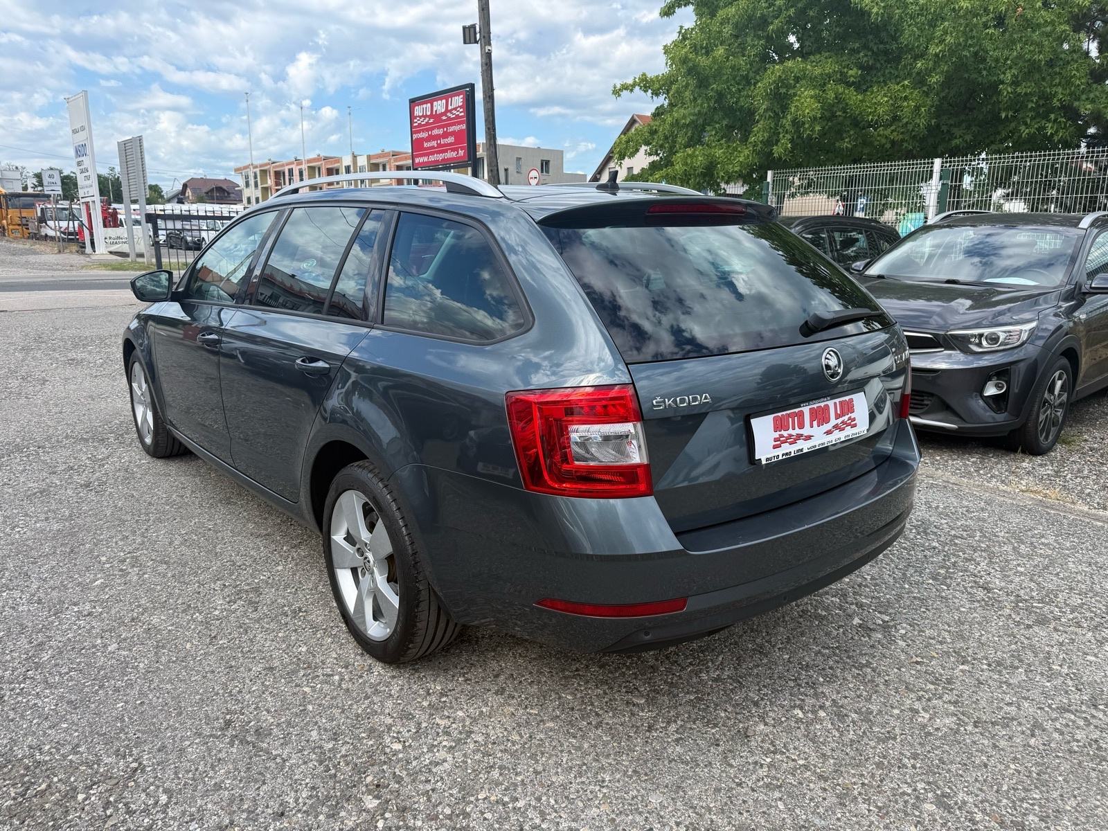 Škoda Octavia Combi 2.0 TDI DSG // LED, NAVI, 1.Vlasnik, 136.000 km, fotografija 2