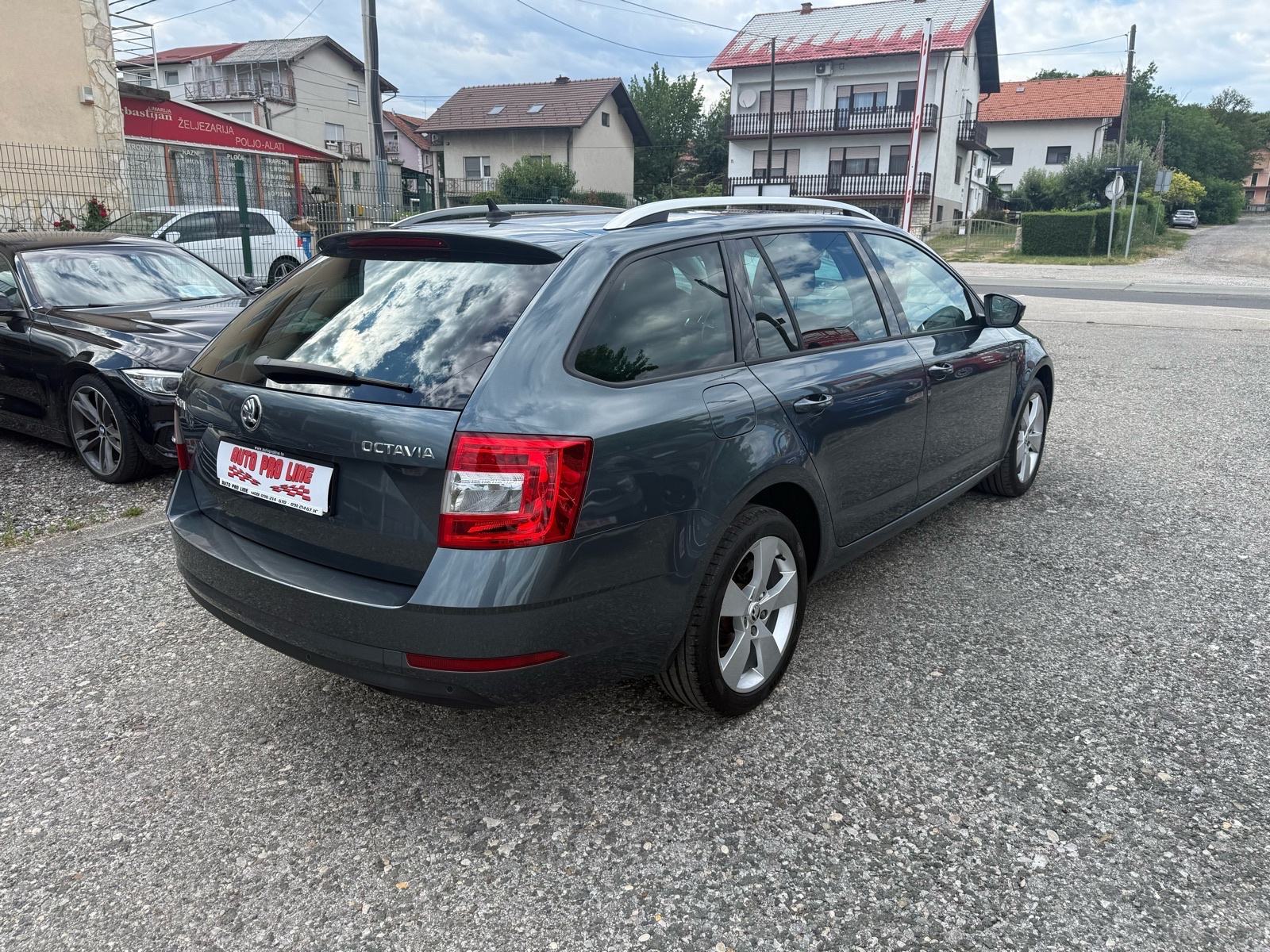 Škoda Octavia Combi 2.0 TDI DSG // LED, NAVI, 1.Vlasnik, 136.000 km, fotografija 4
