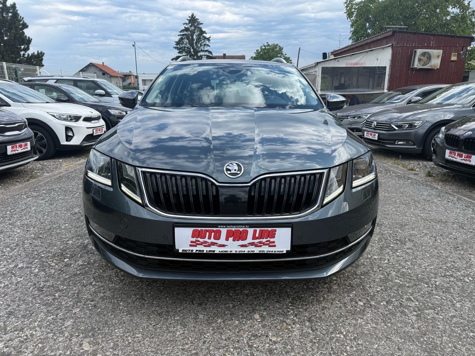 Škoda Octavia Combi 2.0 TDI DSG // LED, NAVI, 1.Vlasnik, 136.000 km, fotografija 6