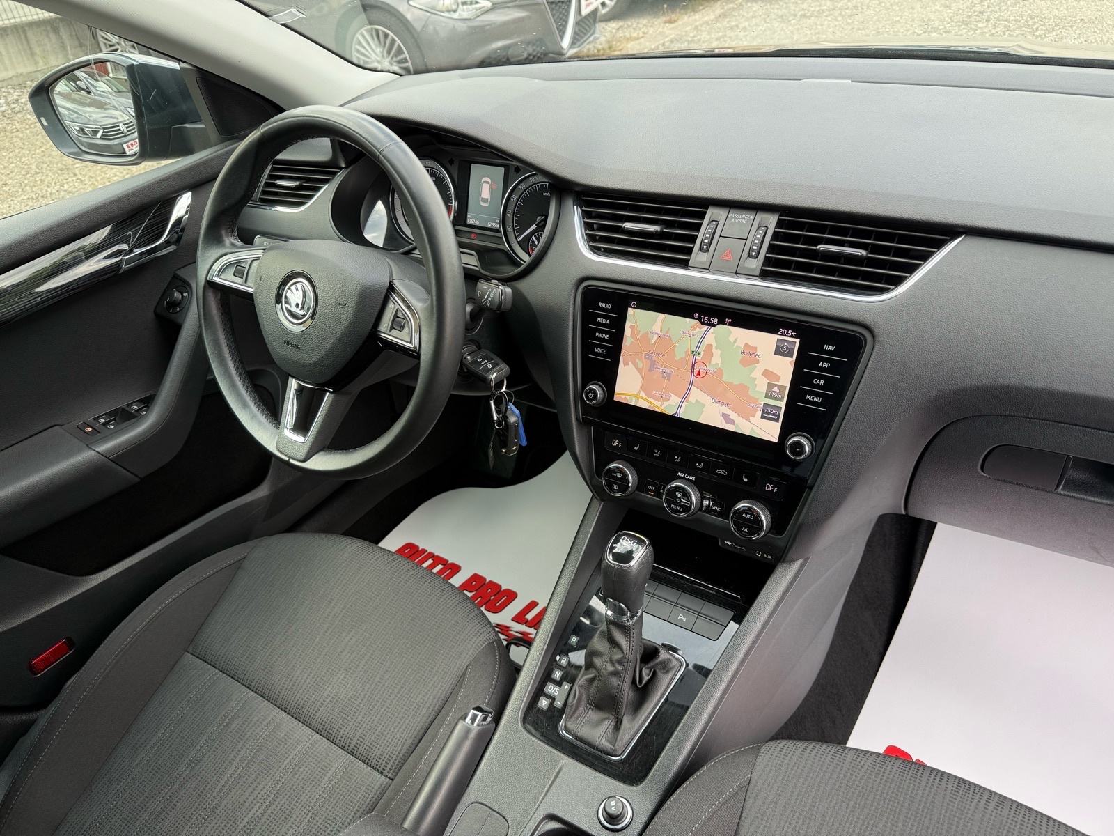 Škoda Octavia Combi 2.0 TDI DSG // LED, NAVI, 1.Vlasnik, 136.000 km, fotografija 10
