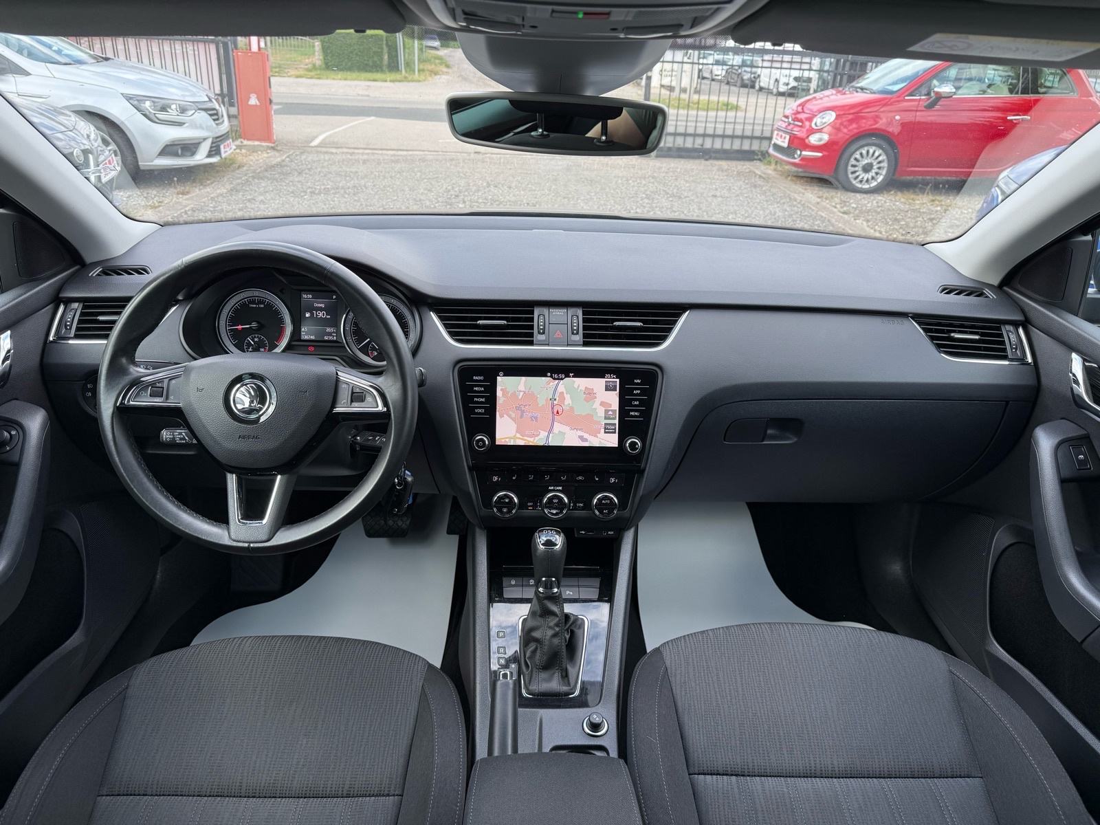 Škoda Octavia Combi 2.0 TDI DSG // LED, NAVI, 1.Vlasnik, 136.000 km, fotografija 12