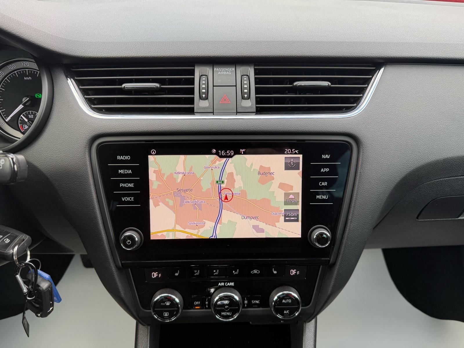 Škoda Octavia Combi 2.0 TDI DSG // LED, NAVI, 1.Vlasnik, 136.000 km, fotografija 15