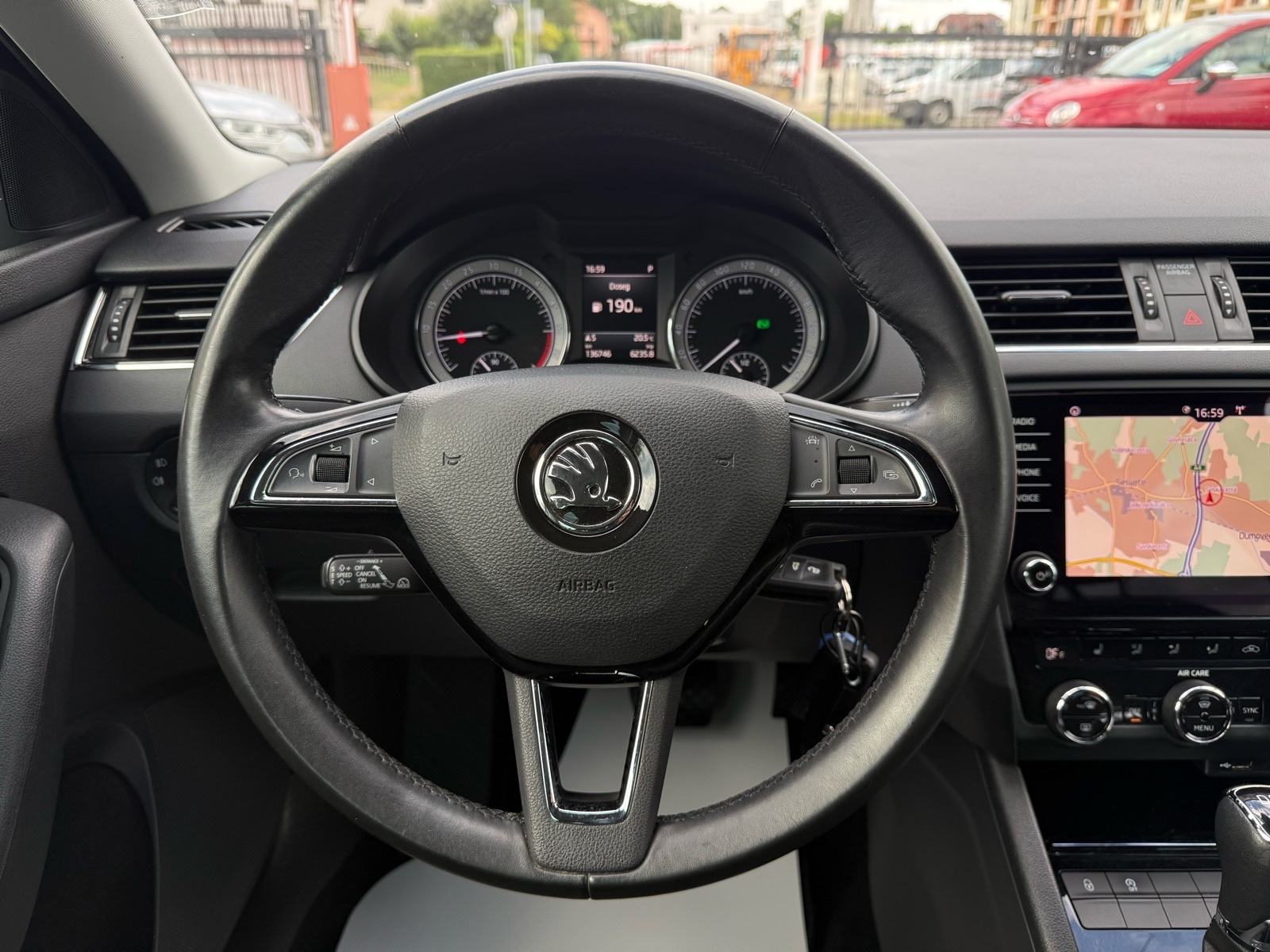 Škoda Octavia Combi 2.0 TDI DSG // LED, NAVI, 1.Vlasnik, 136.000 km, fotografija 13