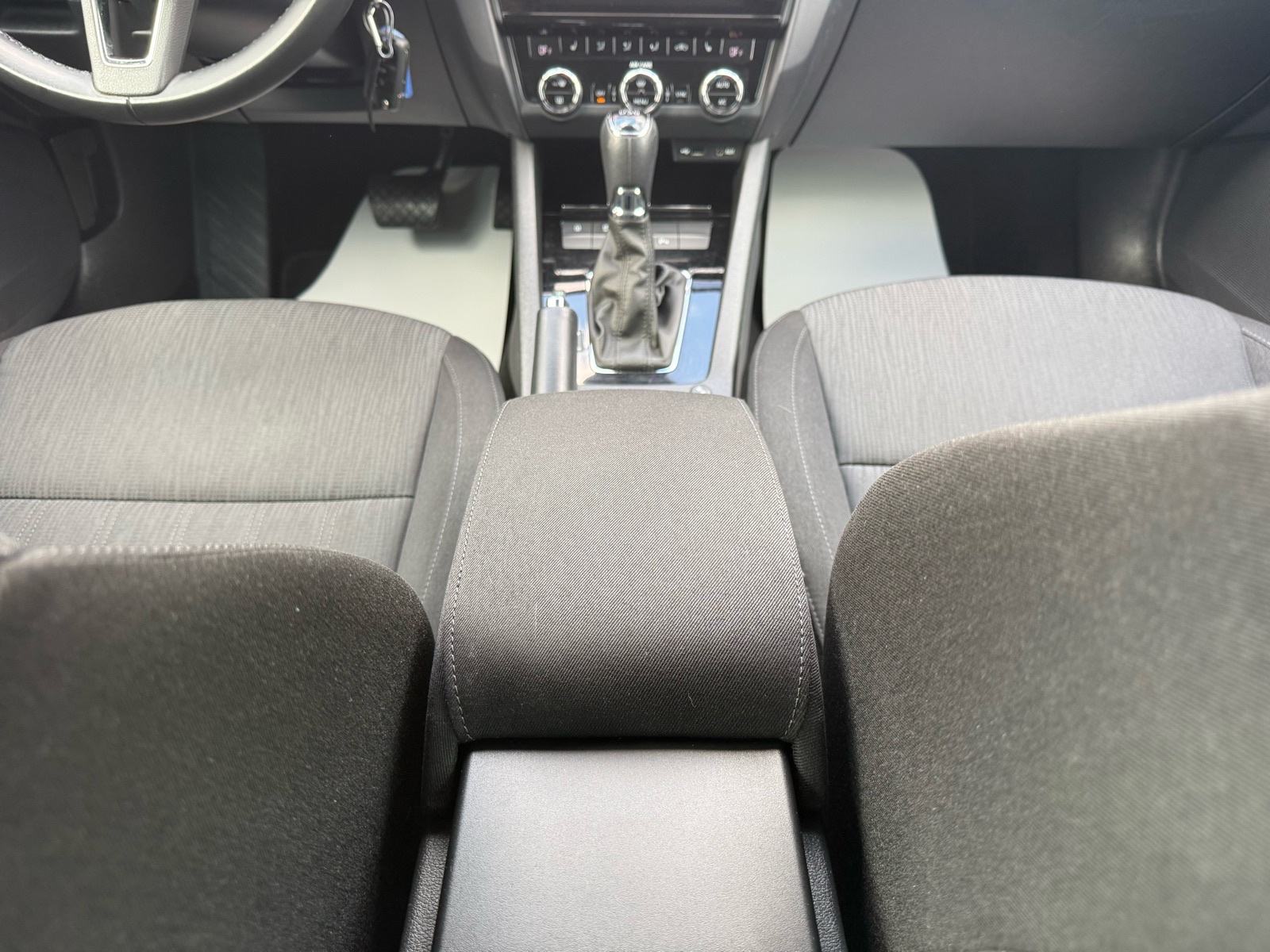 Škoda Octavia Combi 2.0 TDI DSG // LED, NAVI, 1.Vlasnik, 136.000 km, fotografija 17