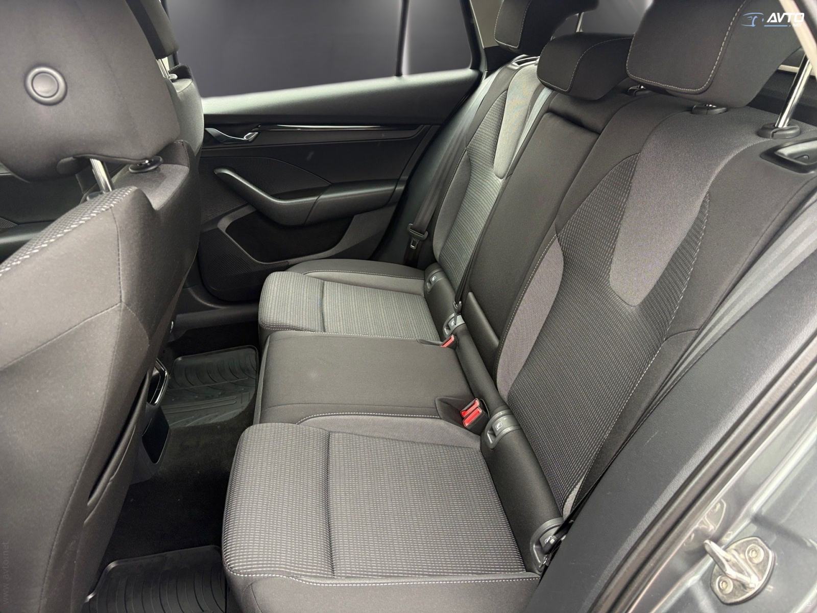 Škoda Octavia Combi 2.0 TDI - DSG - LED - VIRTUAL - NAVI - PDC, fotografija 10