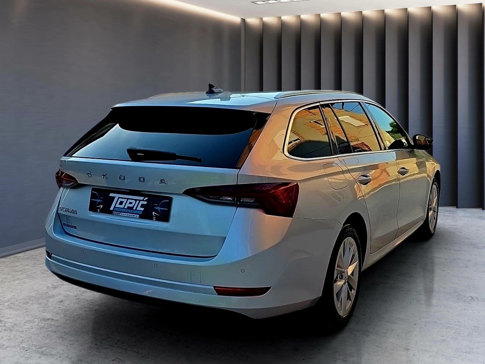 Škoda Octavia Combi 2,0 TDI ***DSG,NAVI,PDC,TEMP,CAMERA***50 000 KM***, fotografija 8