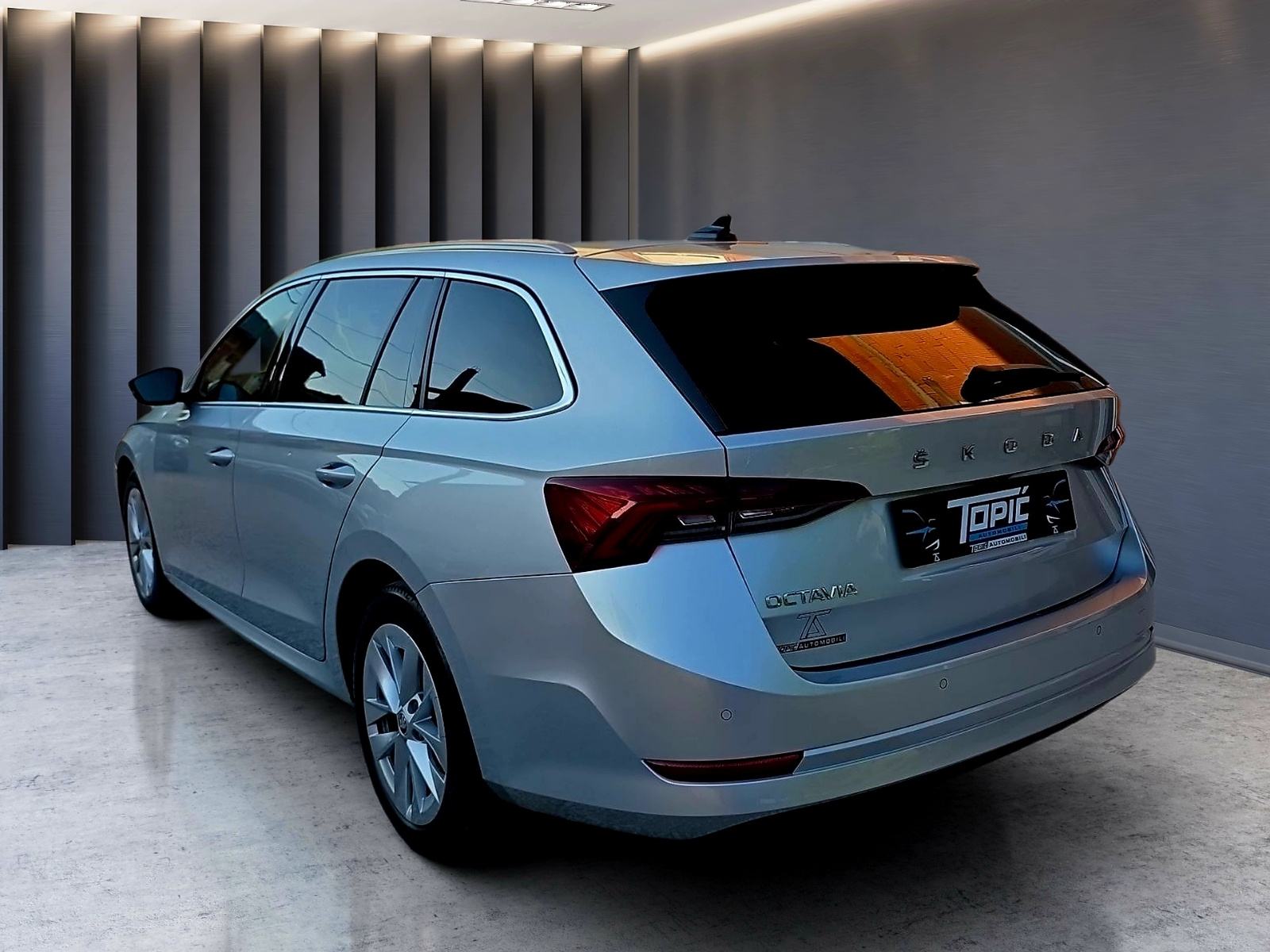 Škoda Octavia Combi 2,0 TDI ***DSG,NAVI,PDC,TEMP,CAMERA***50 000 KM***, fotografija 10