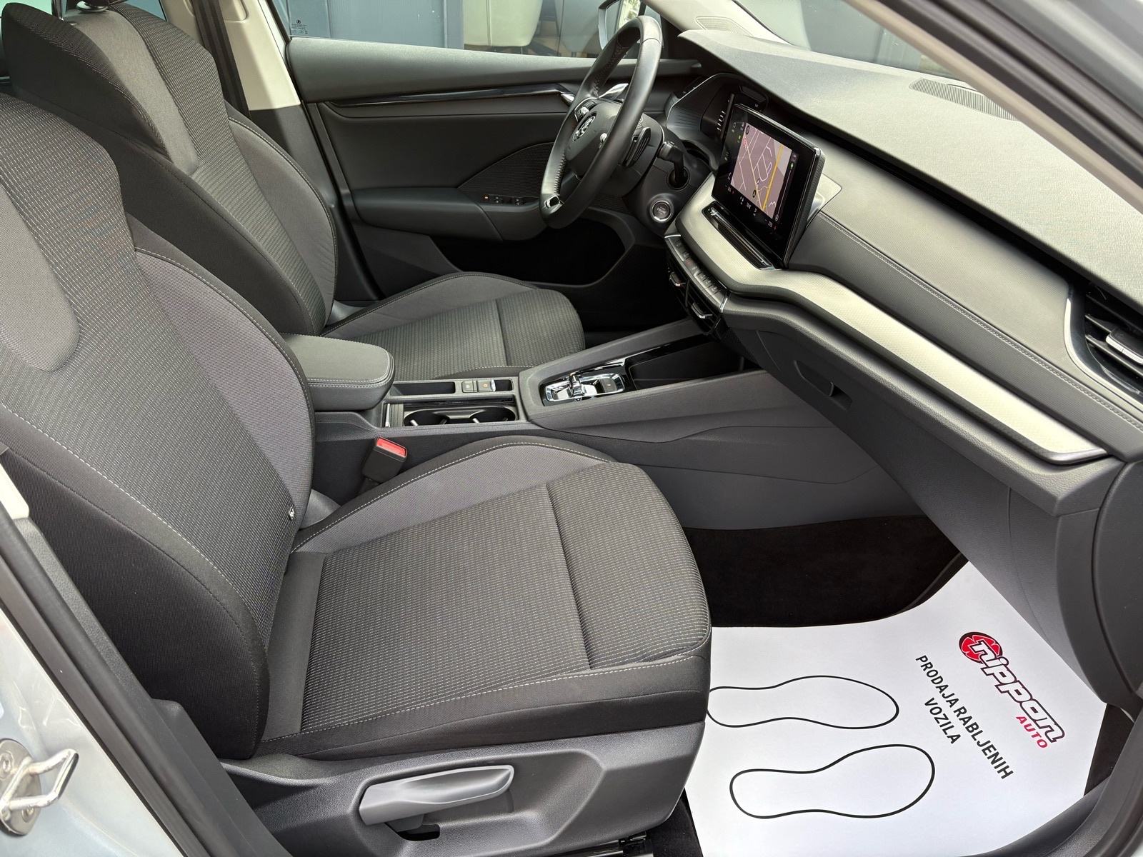 Škoda Octavia Combi 2,0 TDI DSG REG:04/2027 - PDV - LEASING RATA 278€, fotografija 19