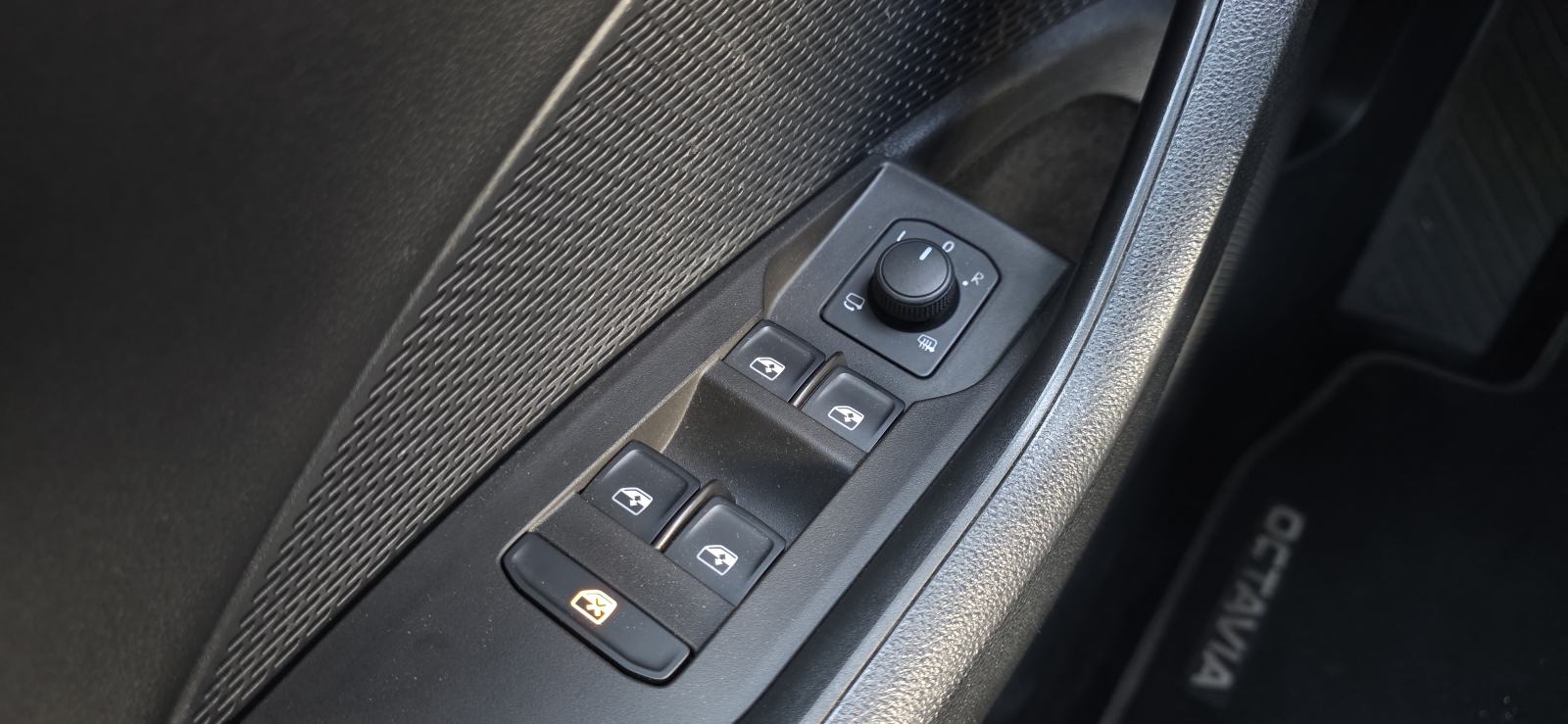 Škoda Octavia Combi 2,0 TDI, 110KW, F1 AUT, VIRTUAL, KAM, PDV.., fotografija 10