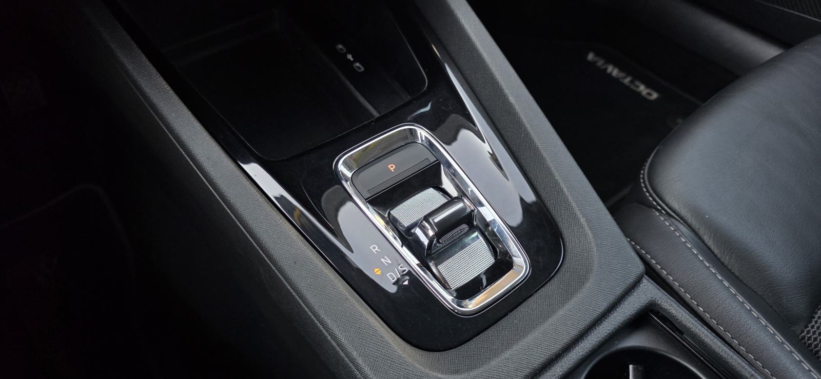 Škoda Octavia Combi 2,0 TDI, 110KW, F1 AUT, VIRTUAL, KAM, PDV.., fotografija 16
