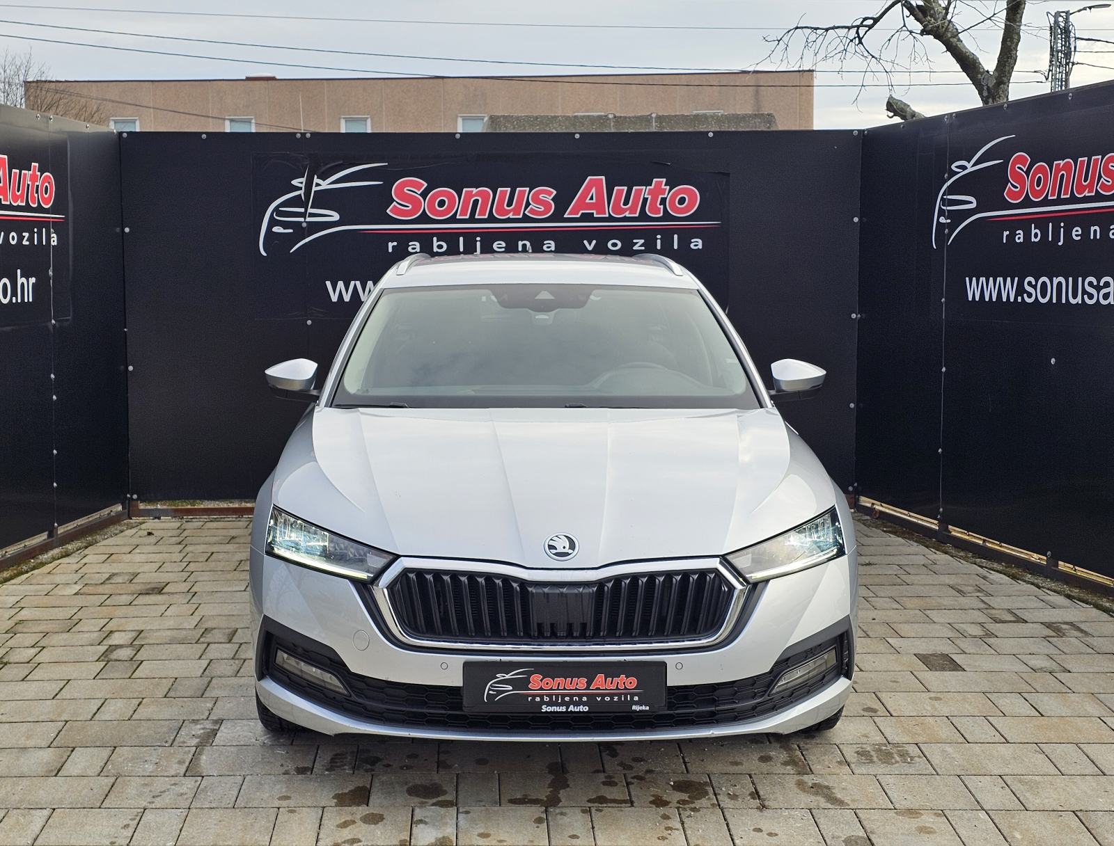 Škoda Octavia Combi 2,0 TDI DSG, fotografija 2