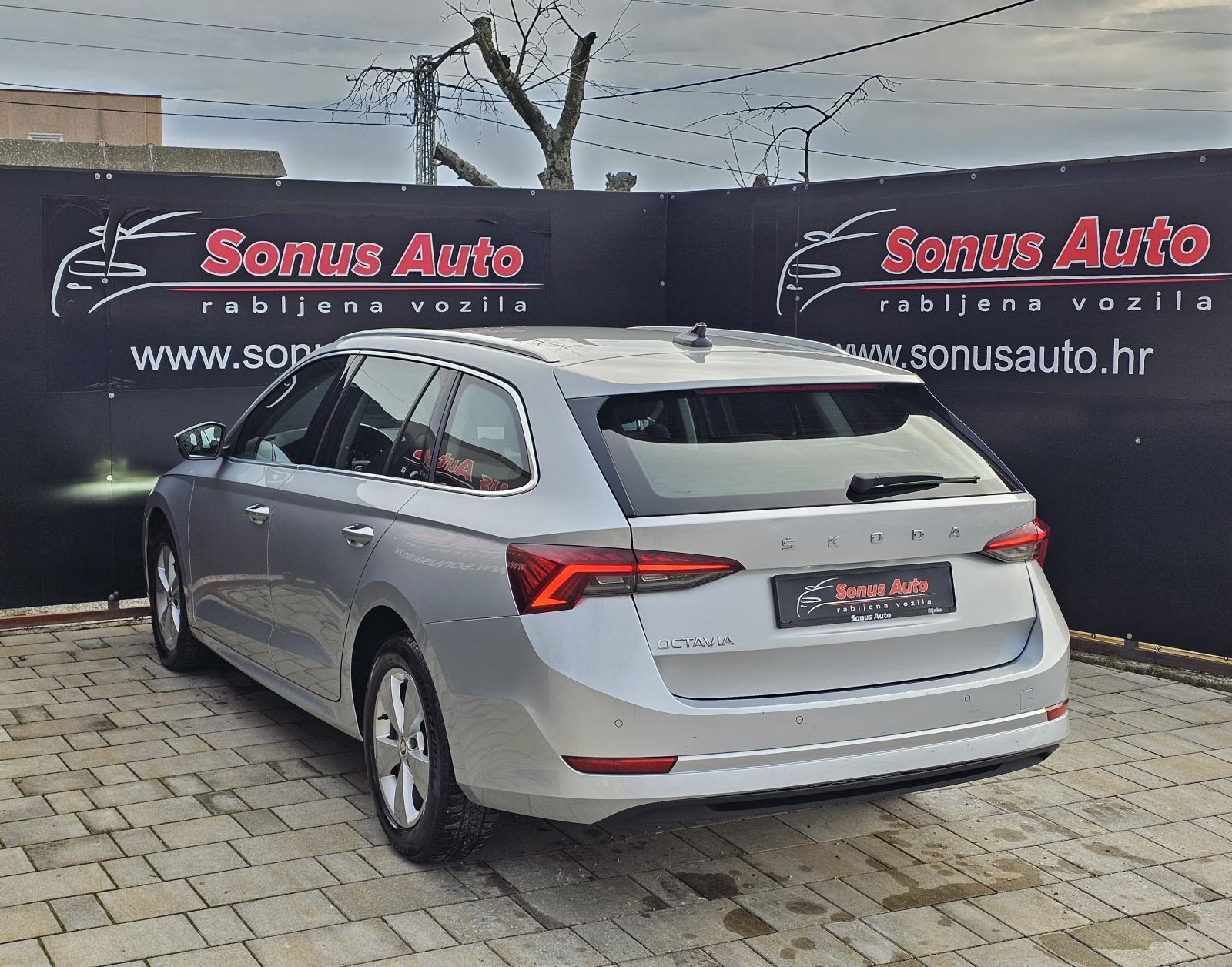 Škoda Octavia Combi 2,0 TDI DSG, fotografija 4
