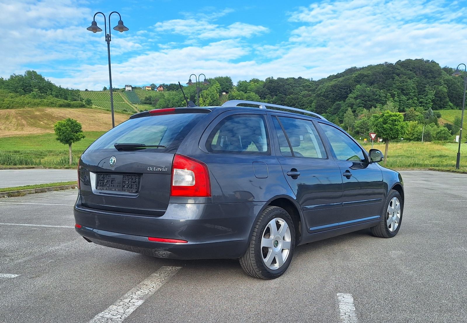 ŠKODA OCTAVIA COMBI 2.0 TDI DSG, fotografija 8